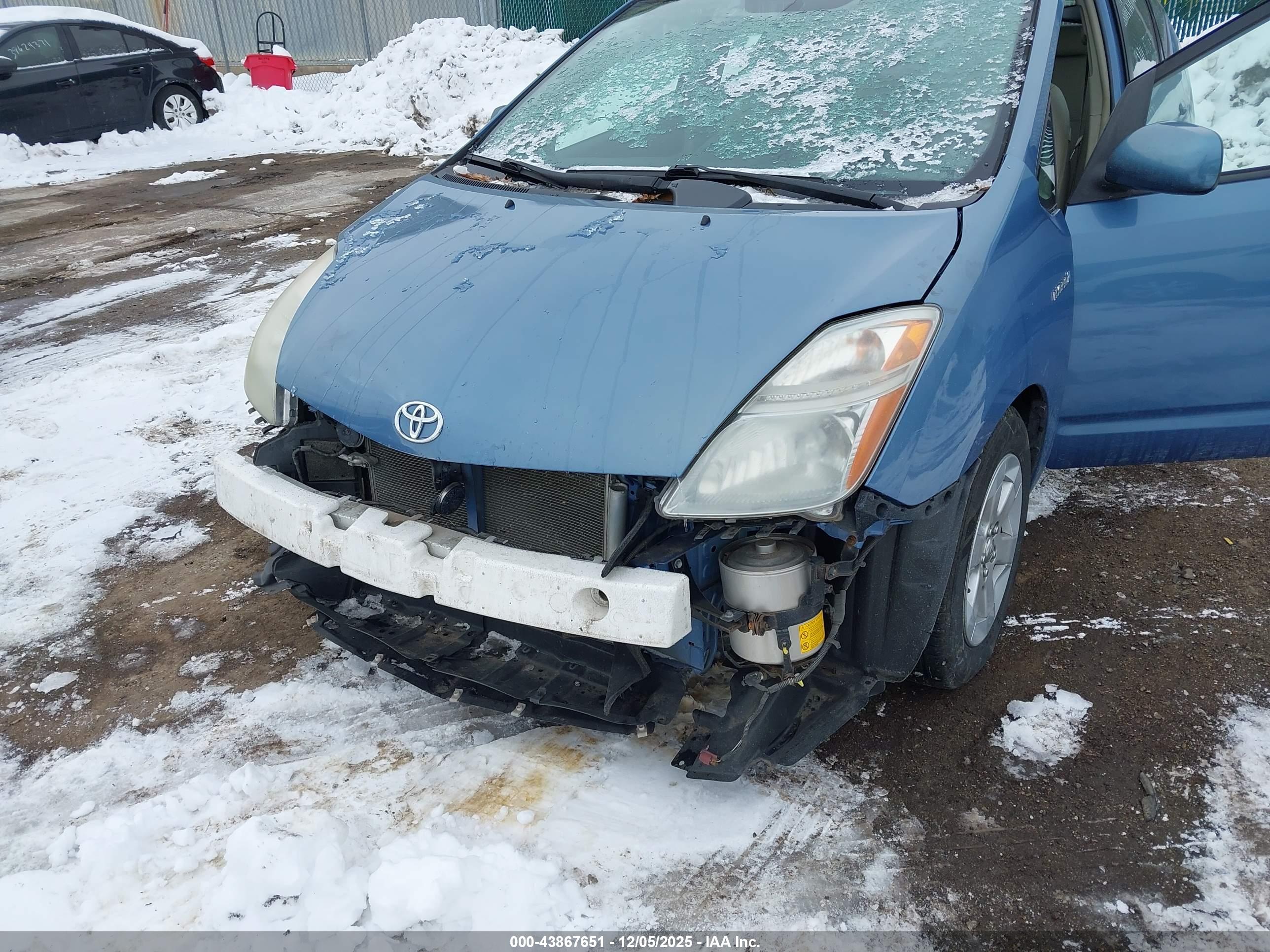 TOYOTA PRIUS image 6