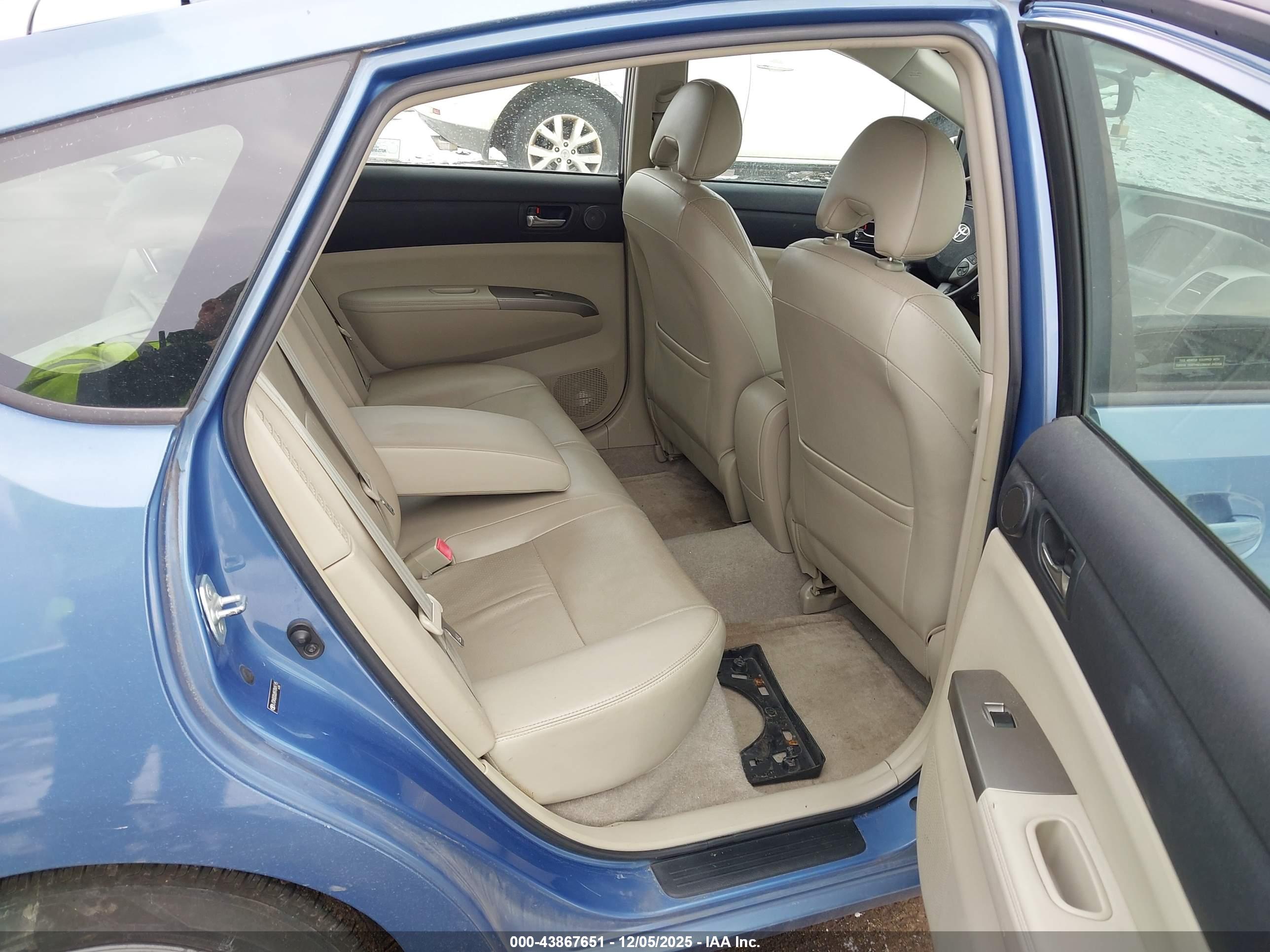 TOYOTA PRIUS image 8