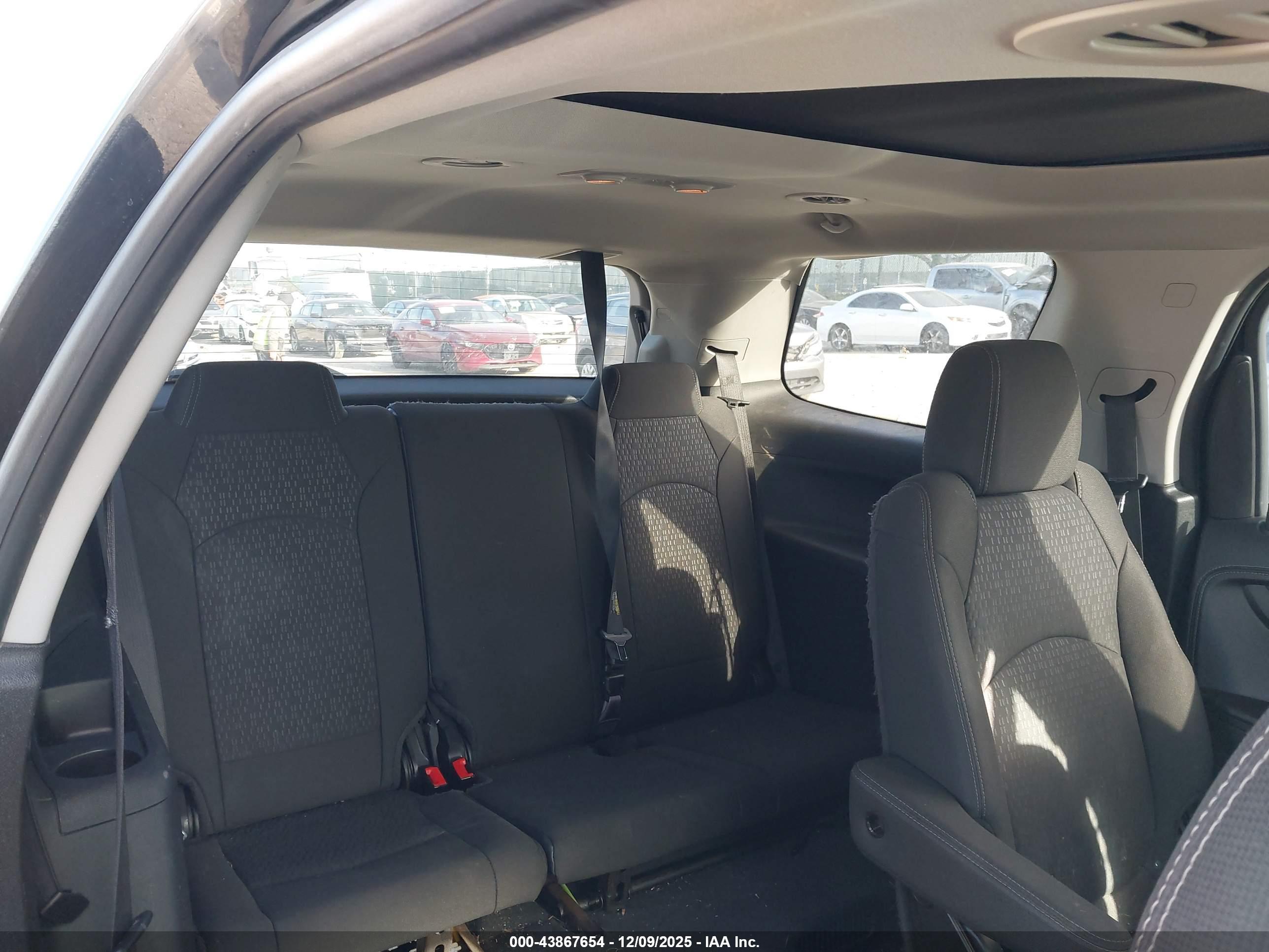 GMC ACADIA image 8