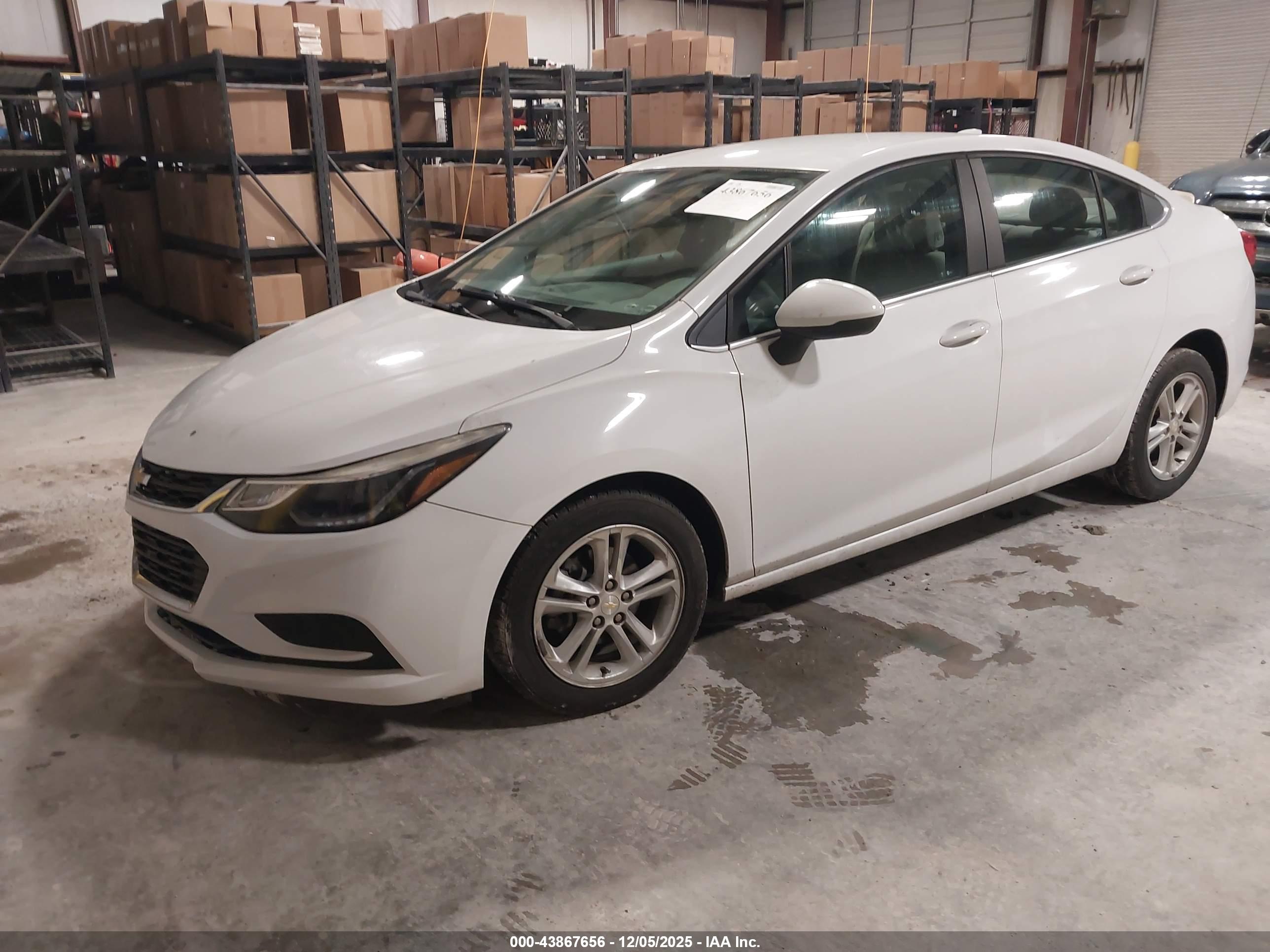 CHEVROLET CRUZE image 2