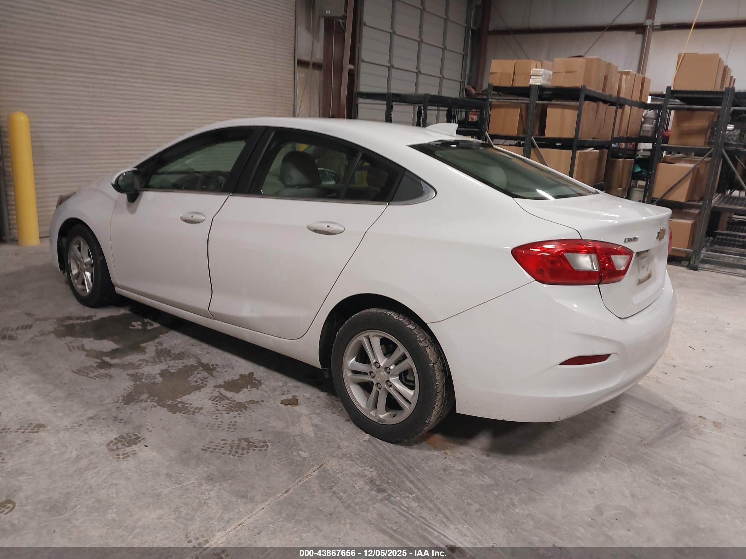 CHEVROLET CRUZE image 3