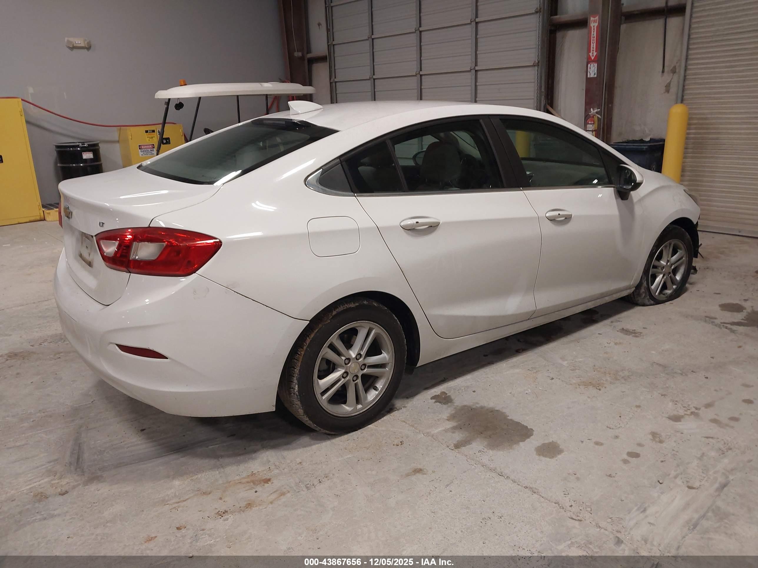 CHEVROLET CRUZE image 4