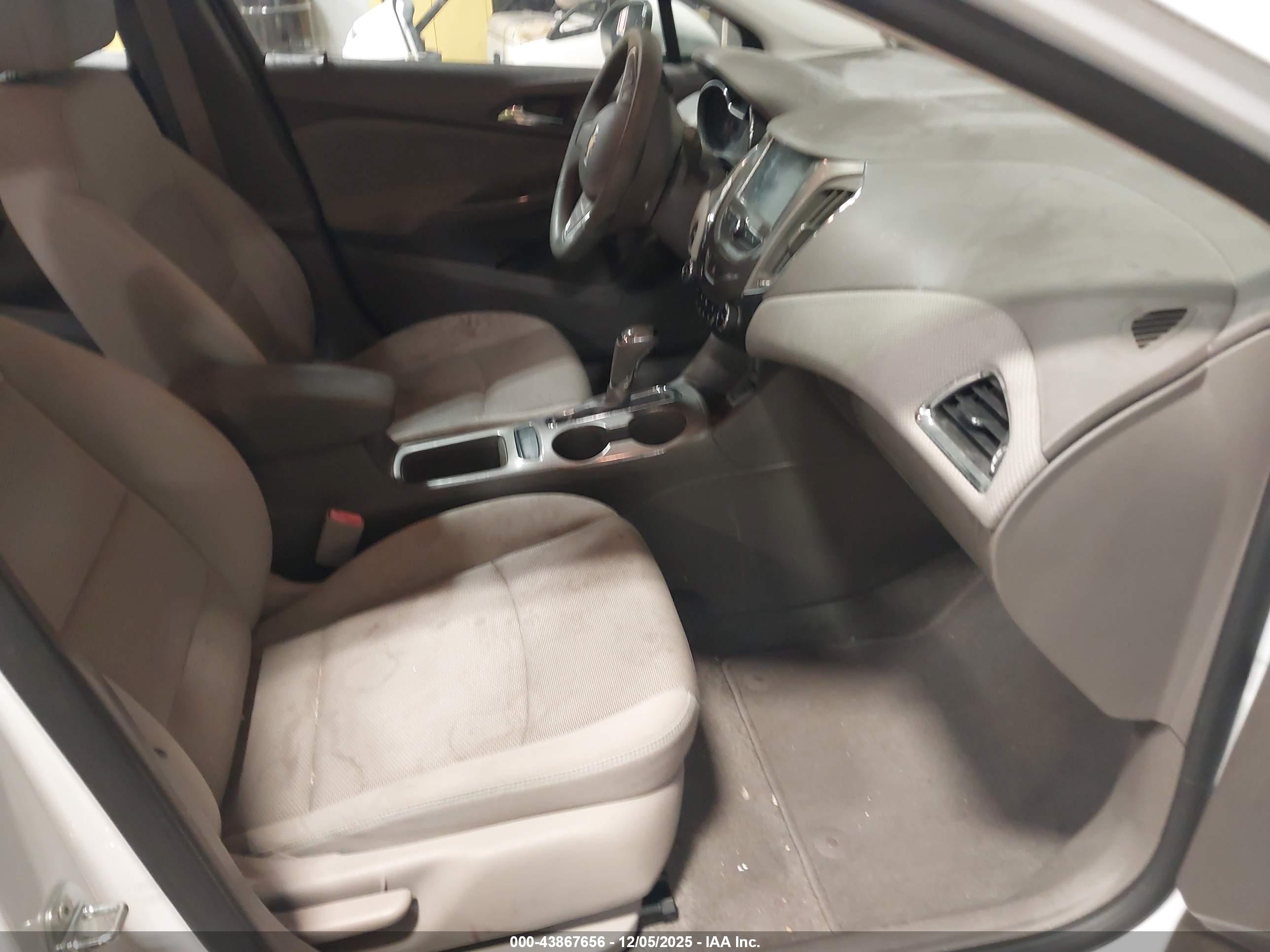 CHEVROLET CRUZE image 5