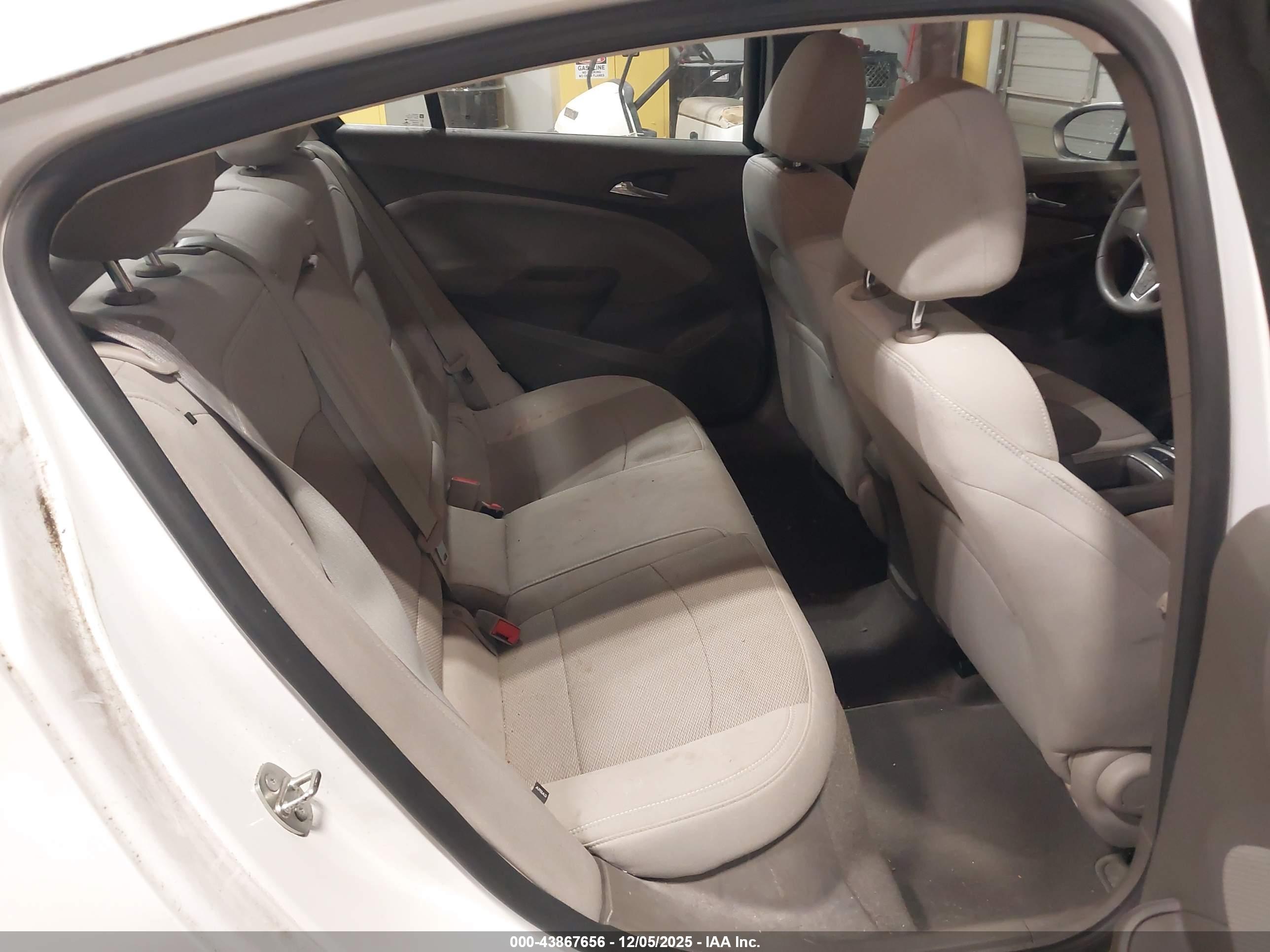 CHEVROLET CRUZE image 8