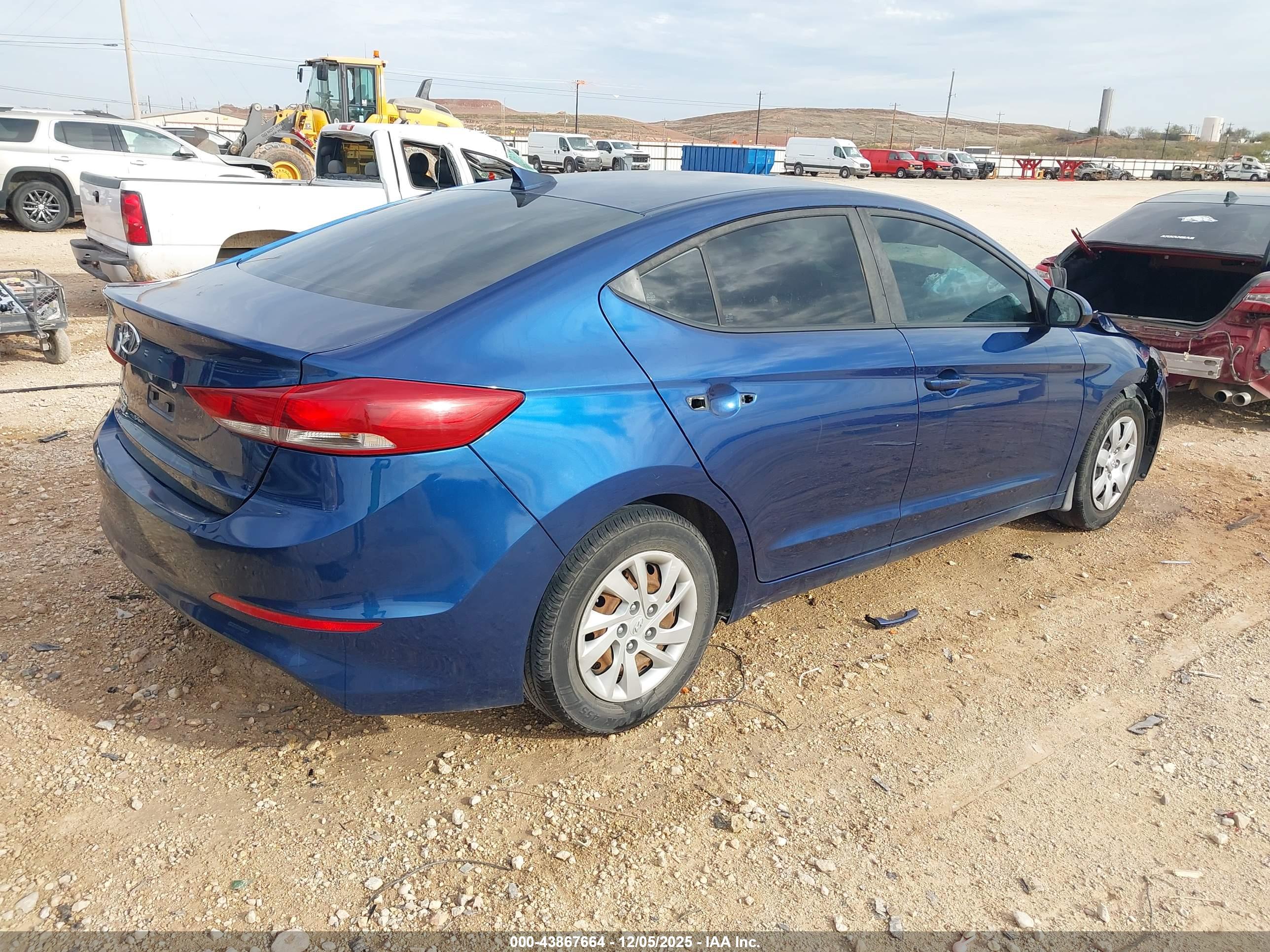 HYUNDAI ELANTRA image 4