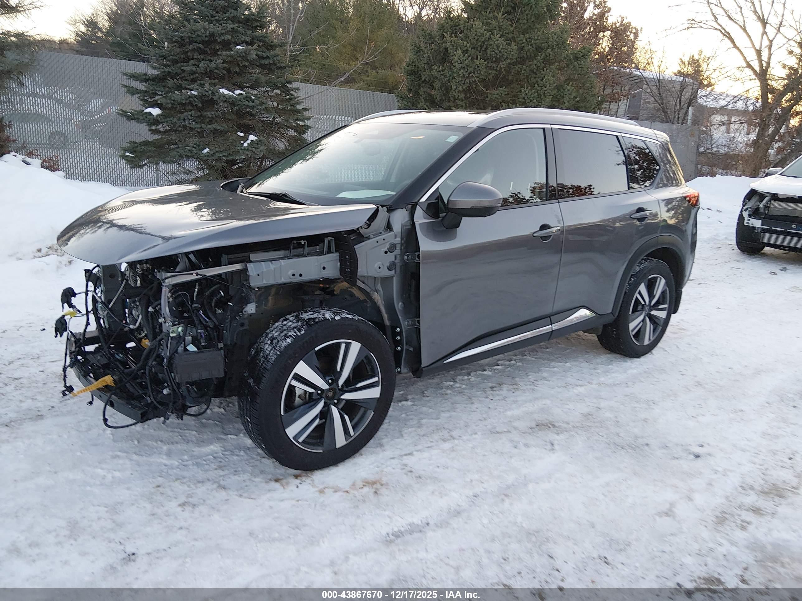 NISSAN ROGUE image 2