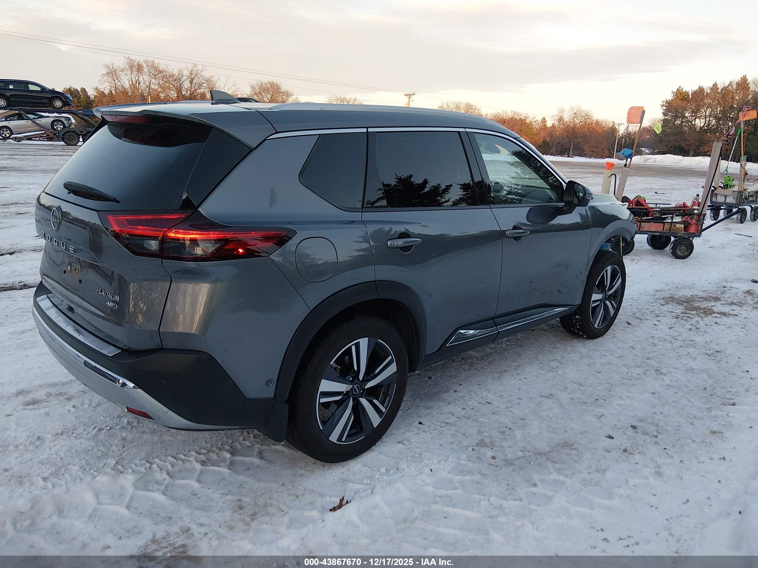 NISSAN ROGUE image 4