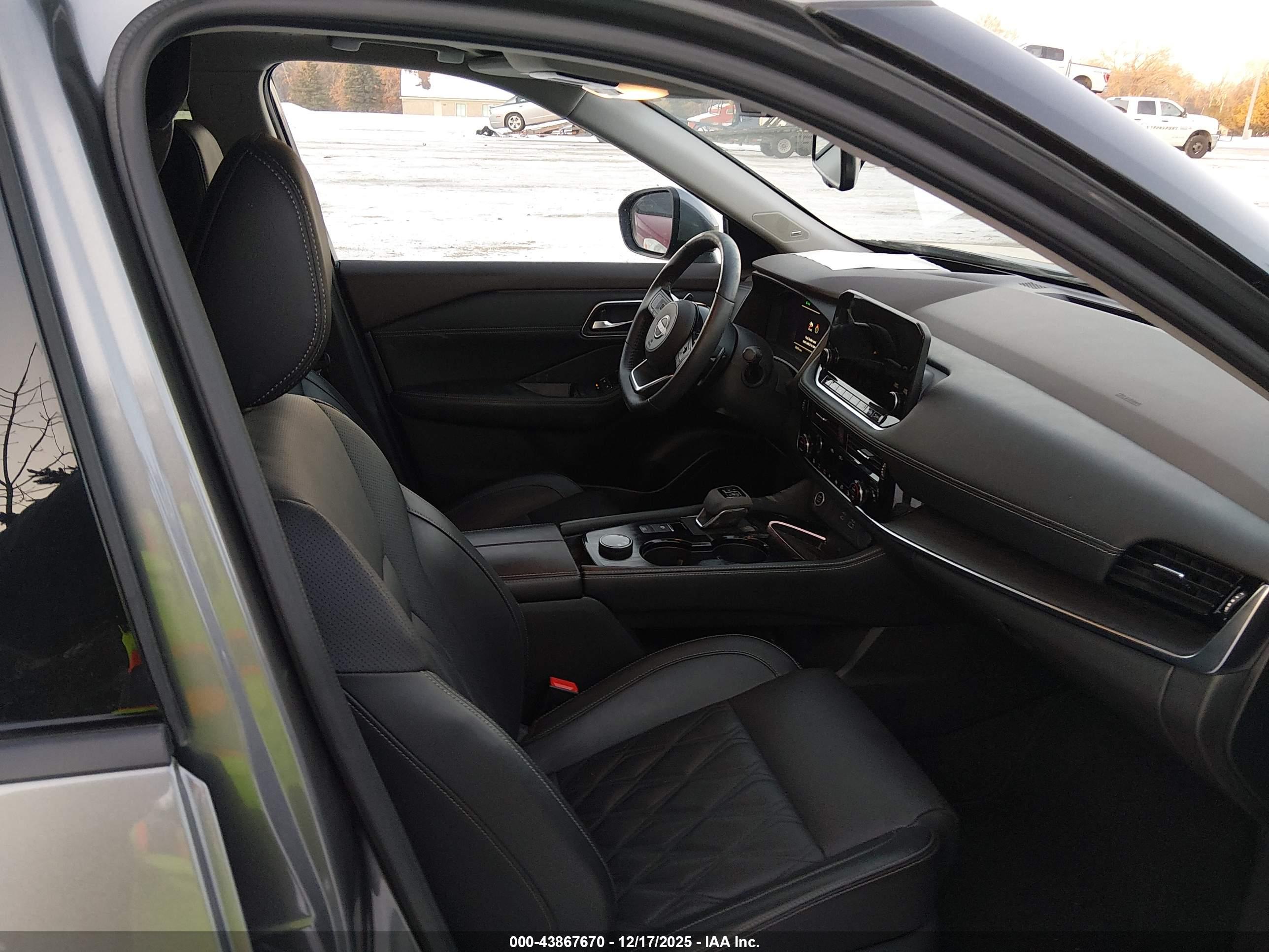 NISSAN ROGUE image 5