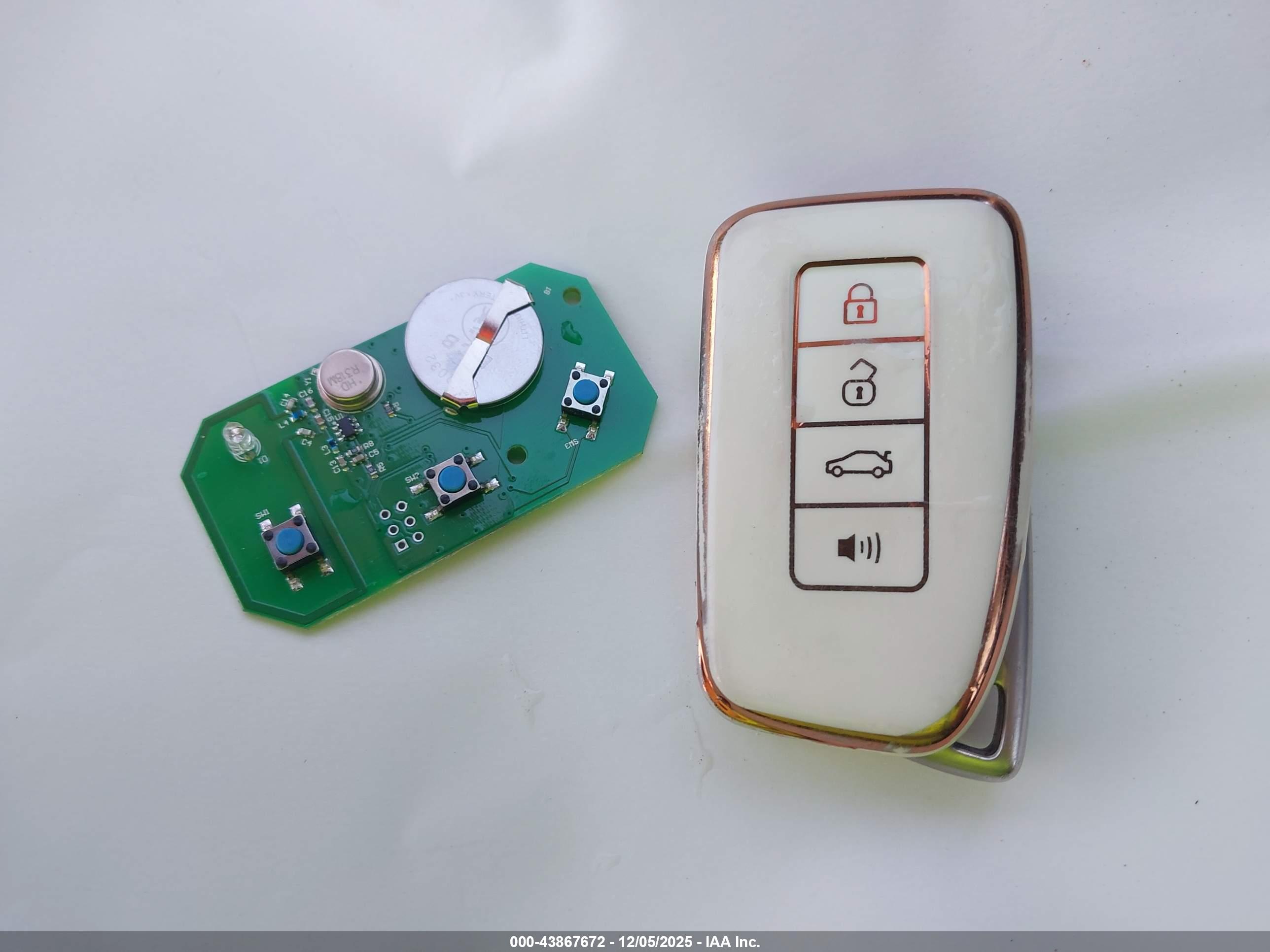 LEXUS ES image 11