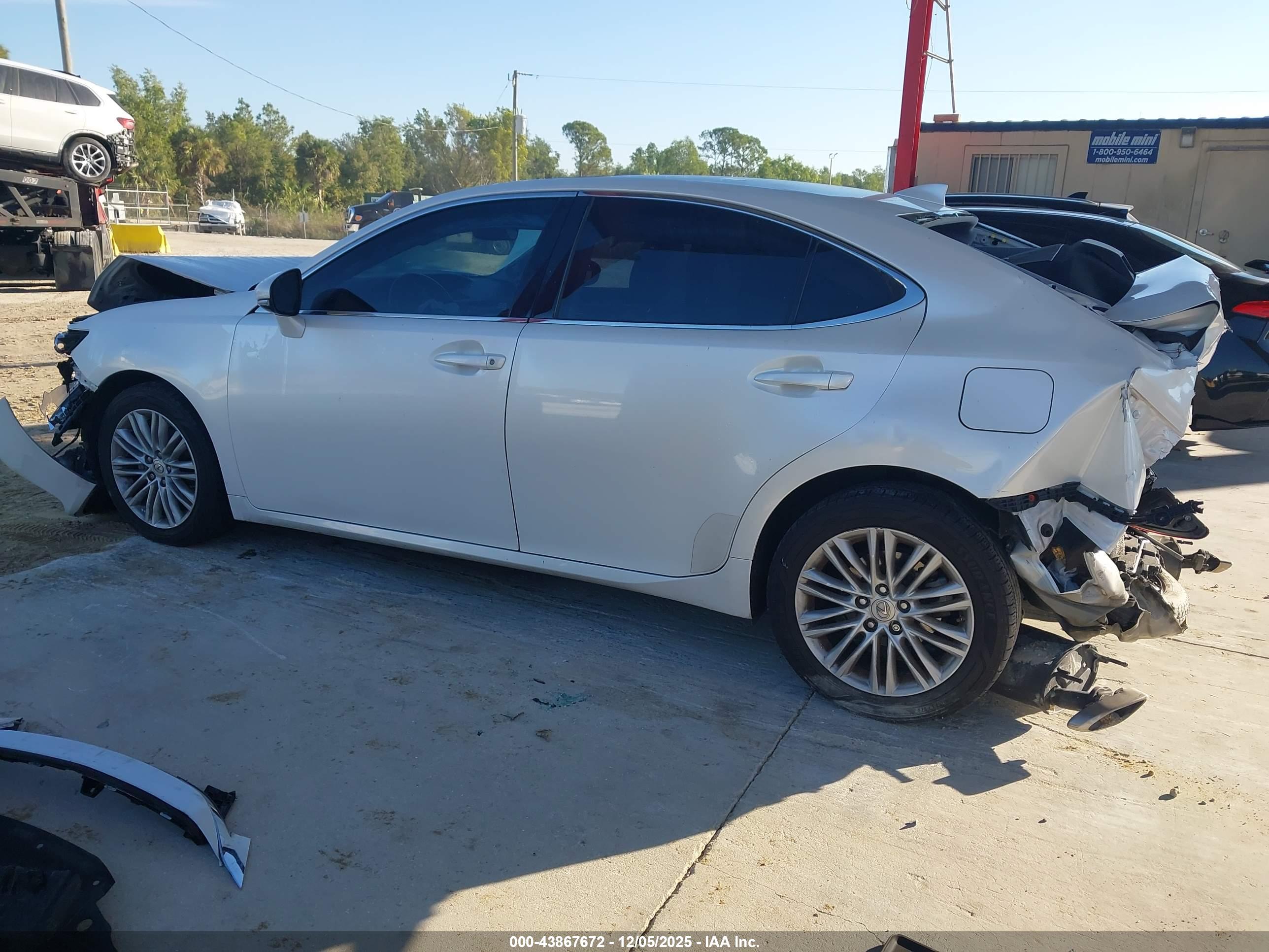 LEXUS ES image 3