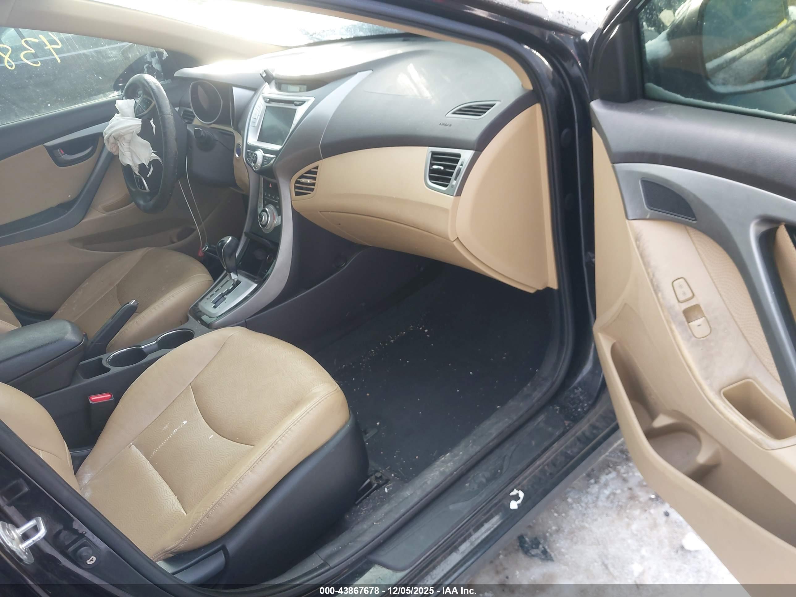 HYUNDAI ELANTRA image 5