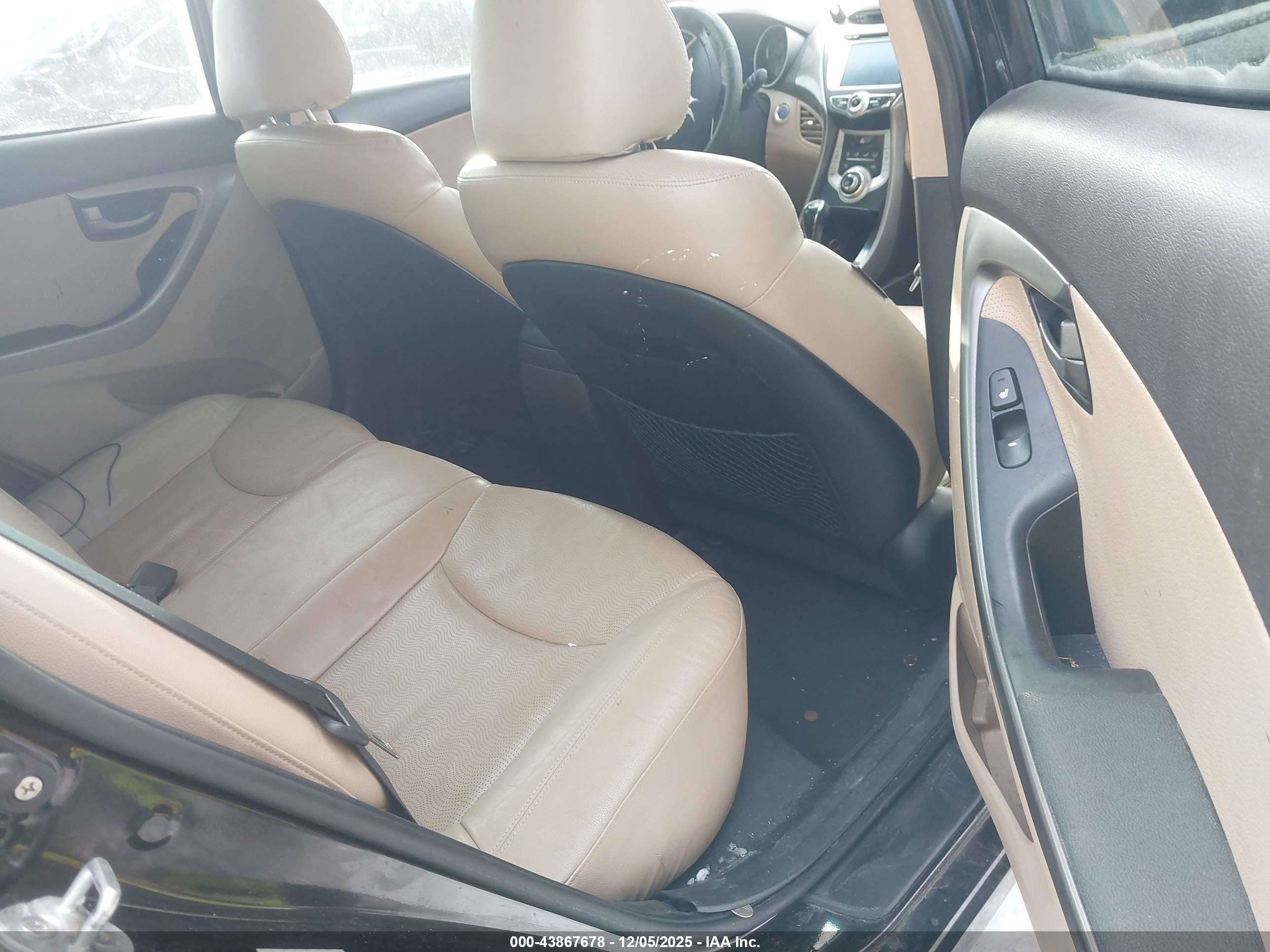 HYUNDAI ELANTRA image 8