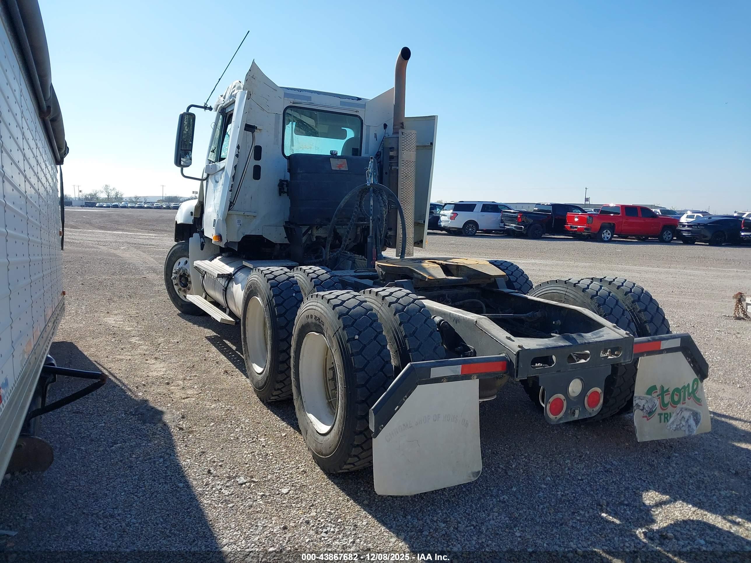 FREIGHTLINER CONVENTIONAL image 3