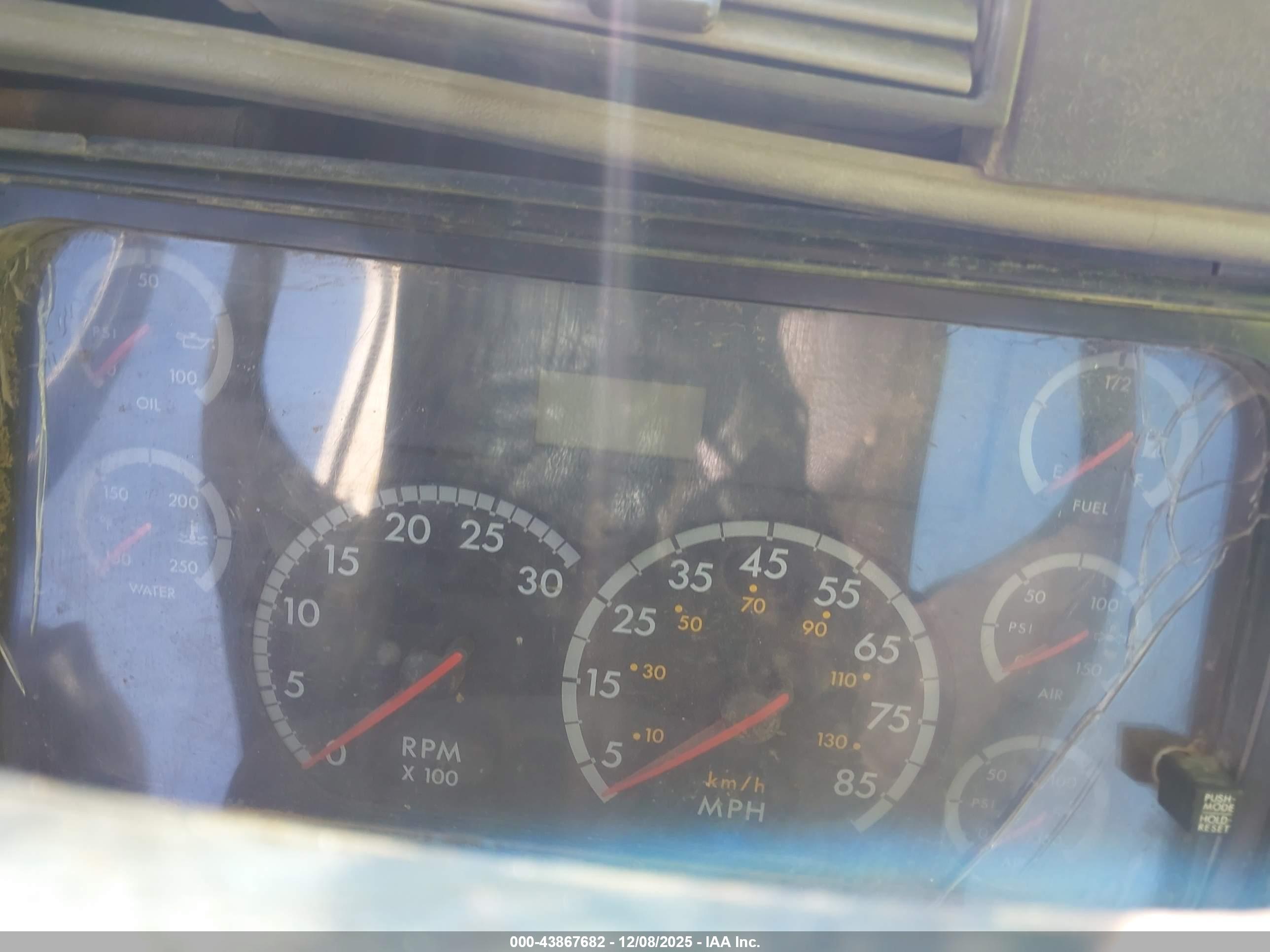 FREIGHTLINER CONVENTIONAL image 6