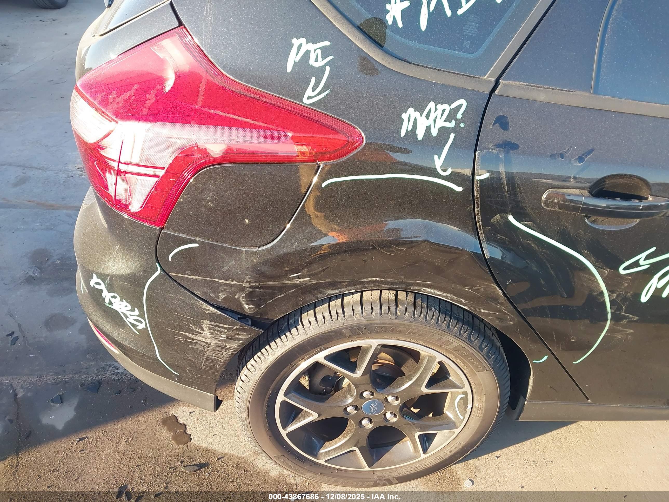 FORD FOCUS image 6