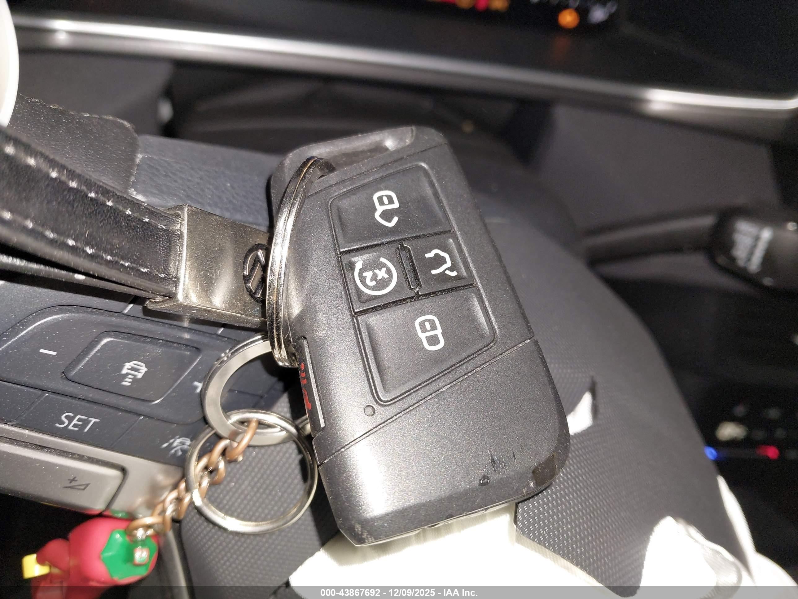 VOLKSWAGEN TAOS image 11