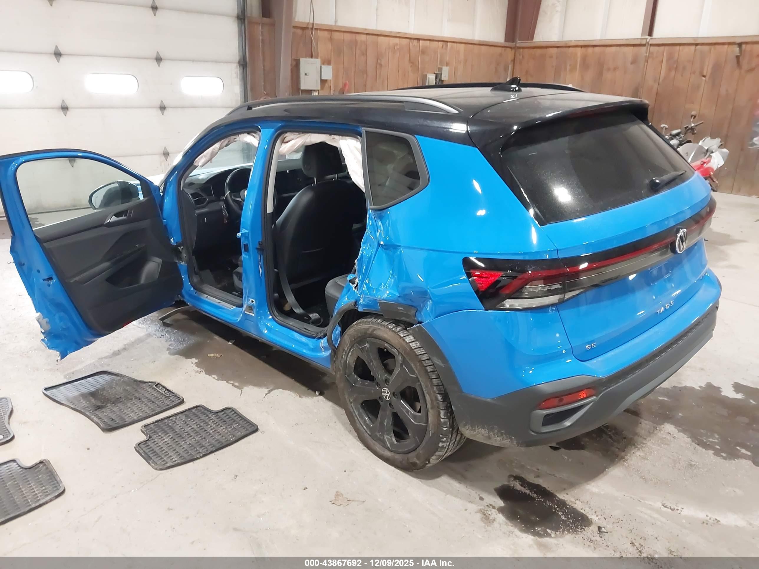 VOLKSWAGEN TAOS image 3