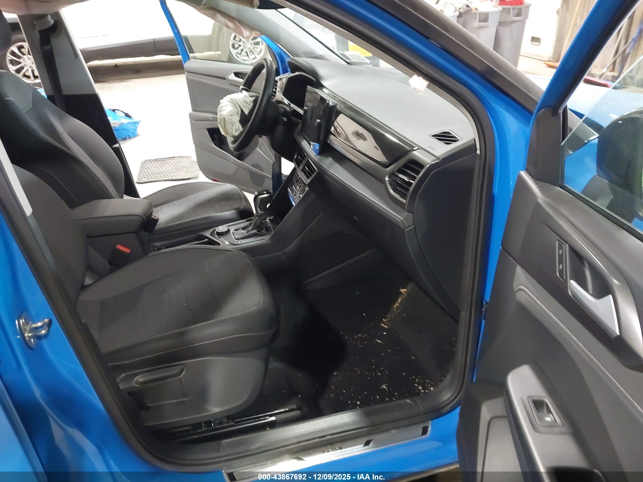 VOLKSWAGEN TAOS image 5