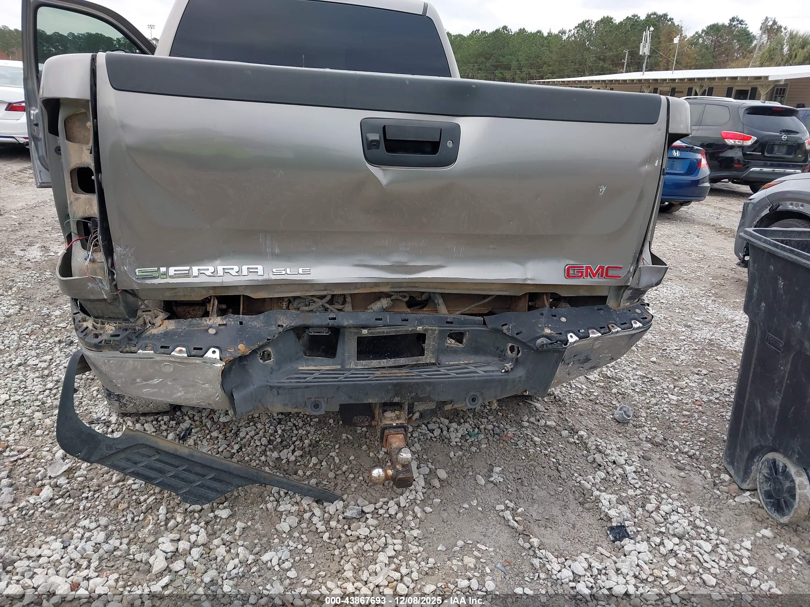 GMC SIERRA image 6