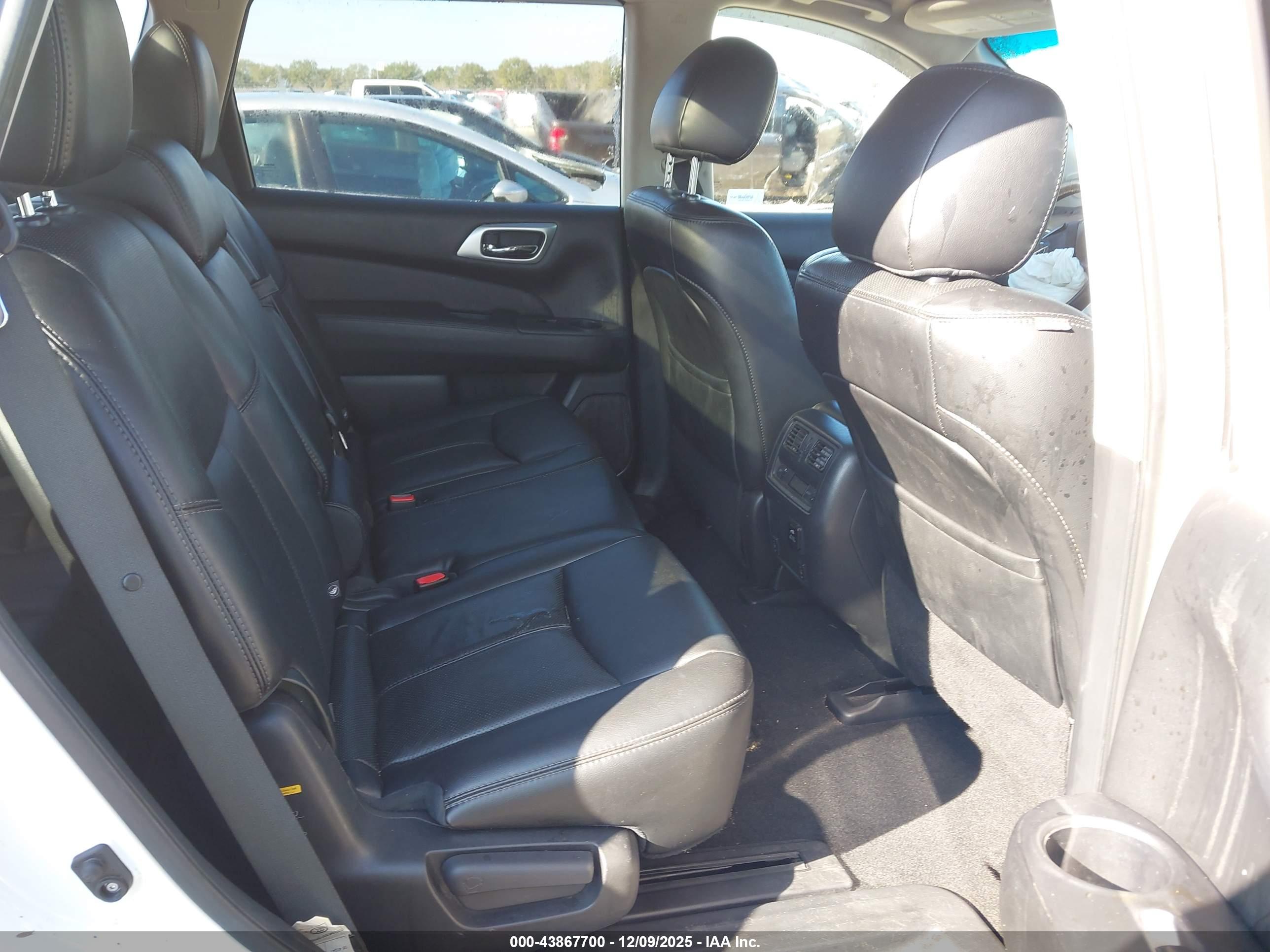 NISSAN PATHFINDER image 8