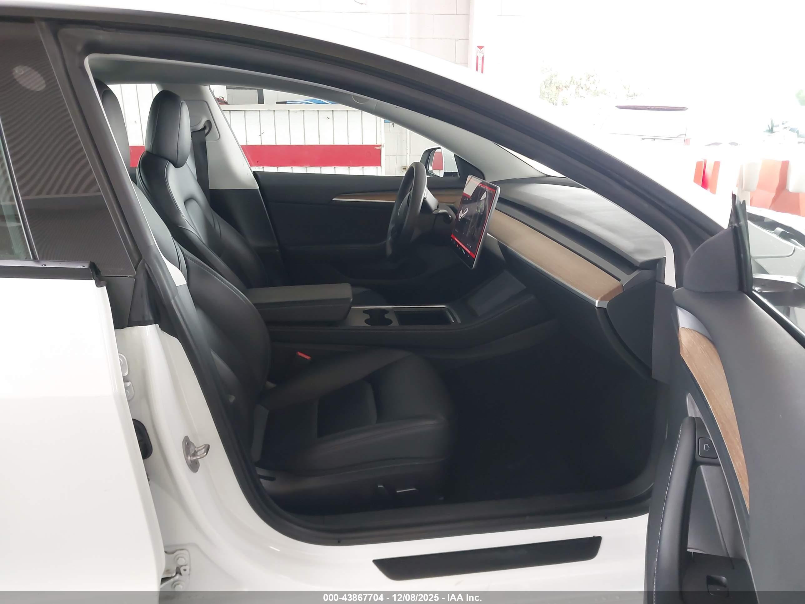 TESLA MODEL image 5