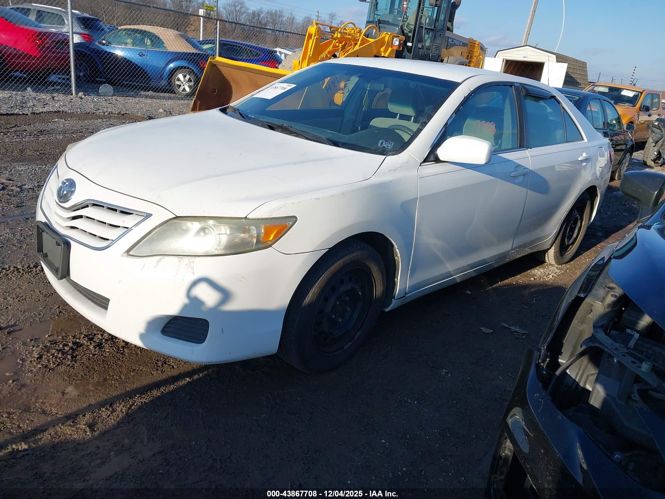 TOYOTA CAMRY image 2