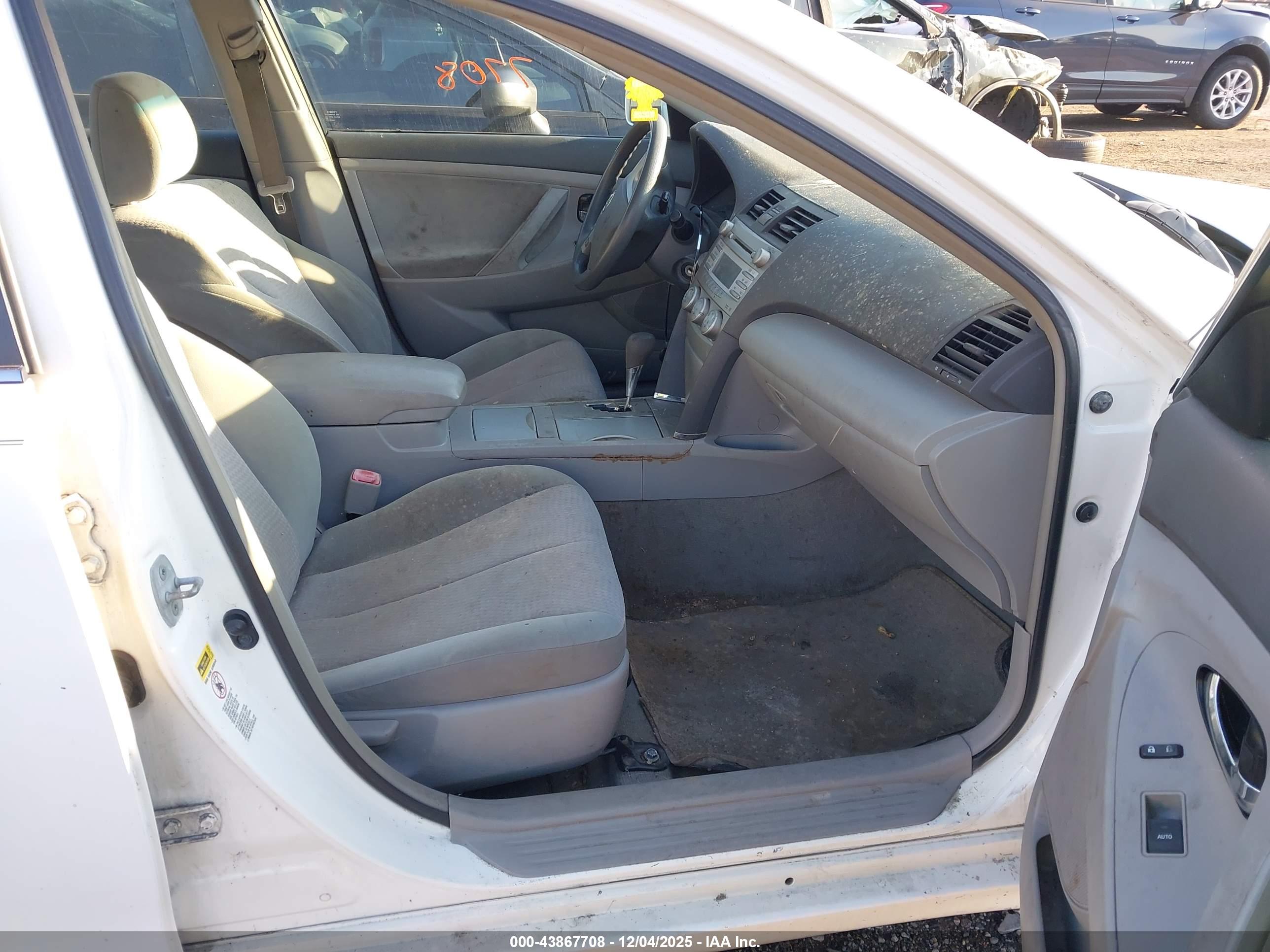 TOYOTA CAMRY image 5