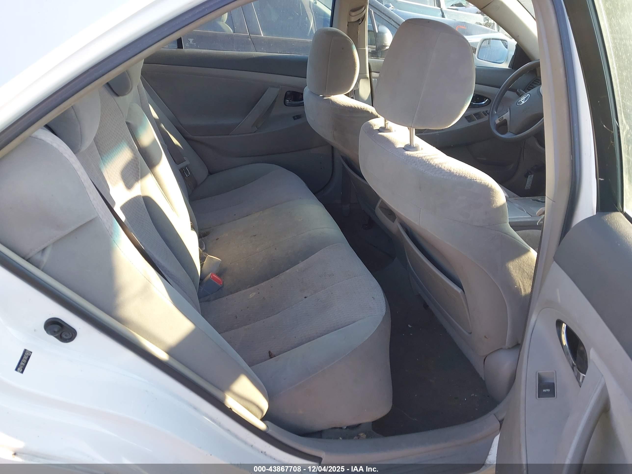 TOYOTA CAMRY image 8