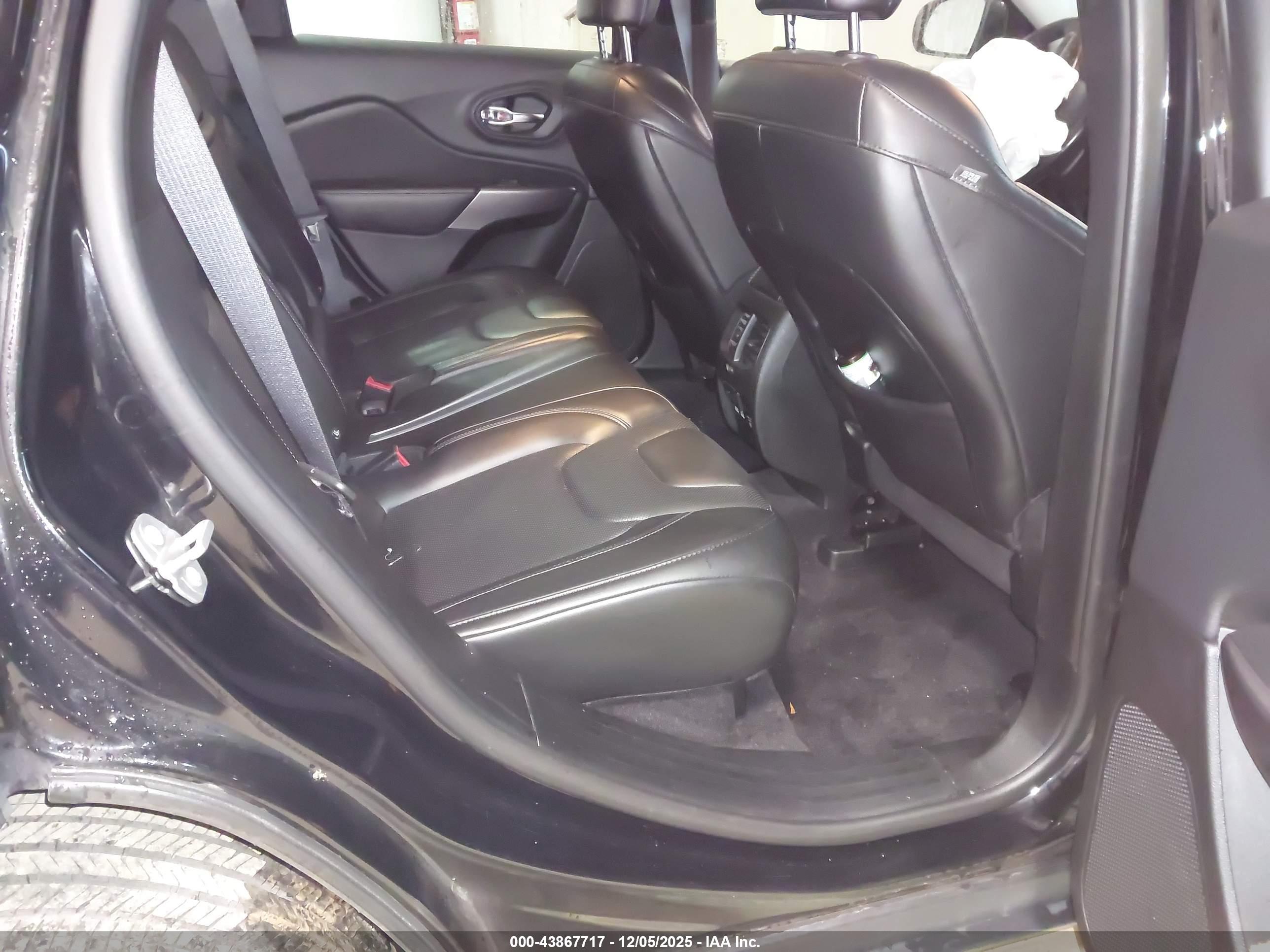 JEEP CHEROKEE image 8