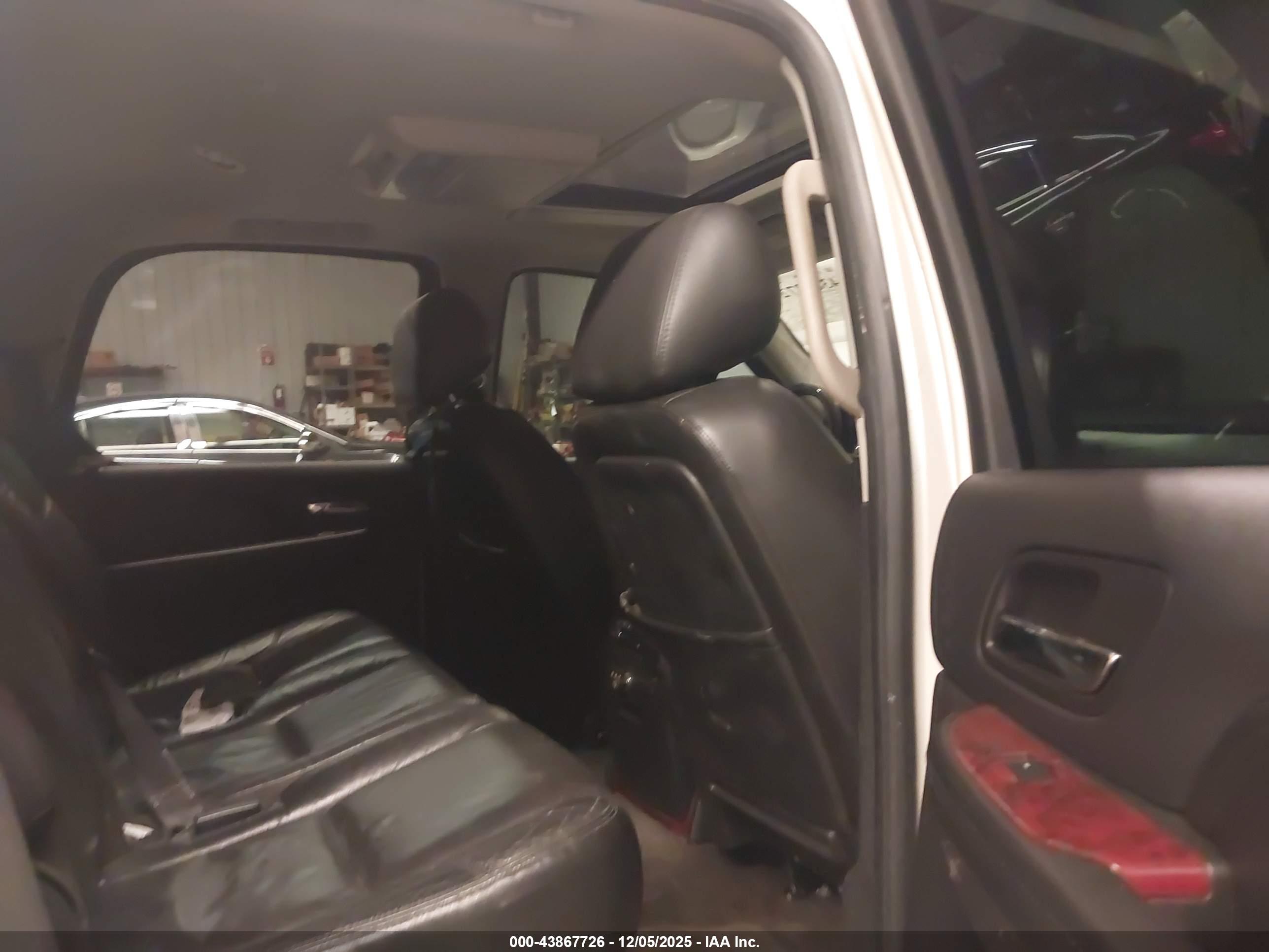 CADILLAC ESCALADE image 8