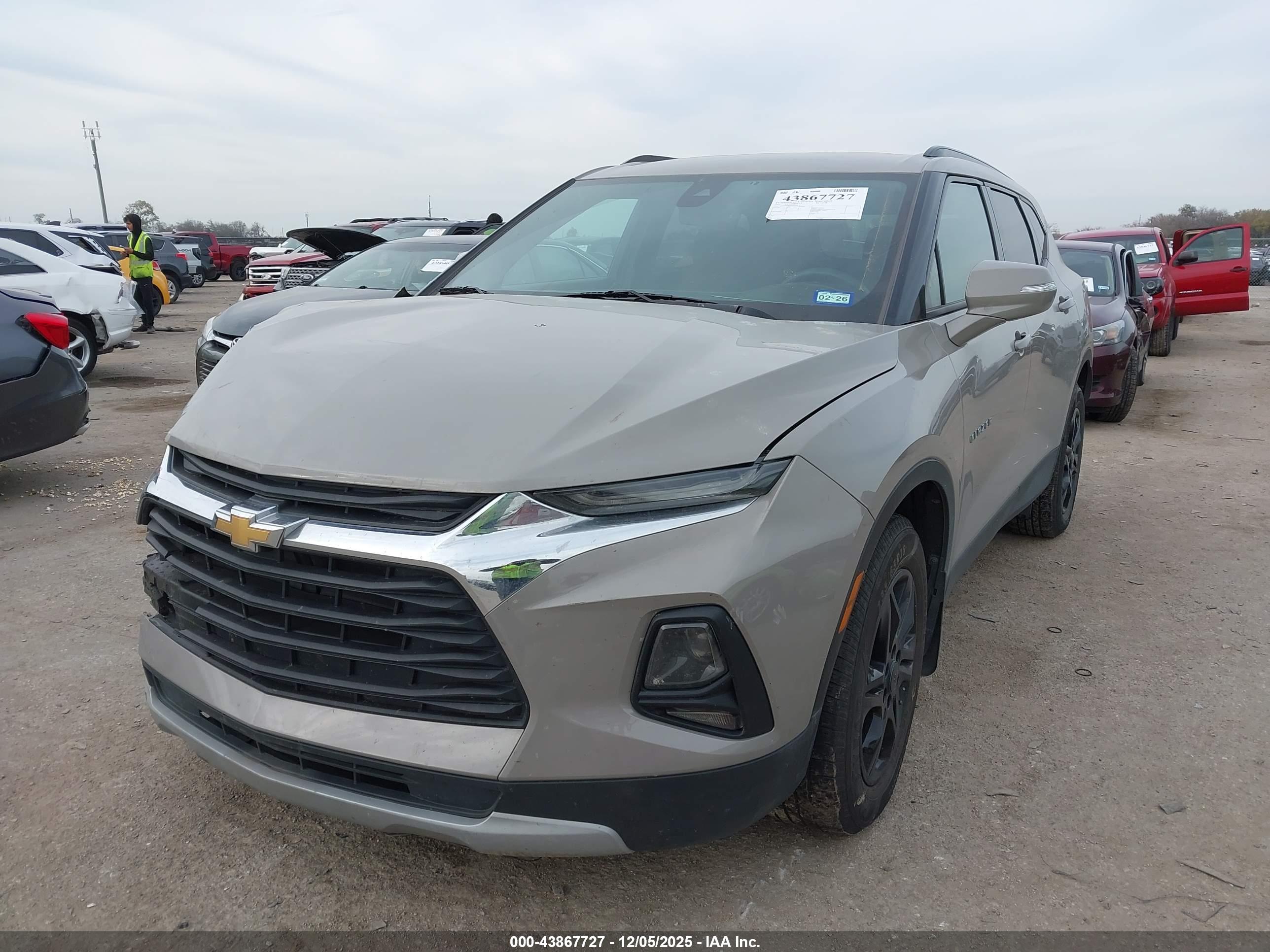 CHEVROLET BLAZER image 2