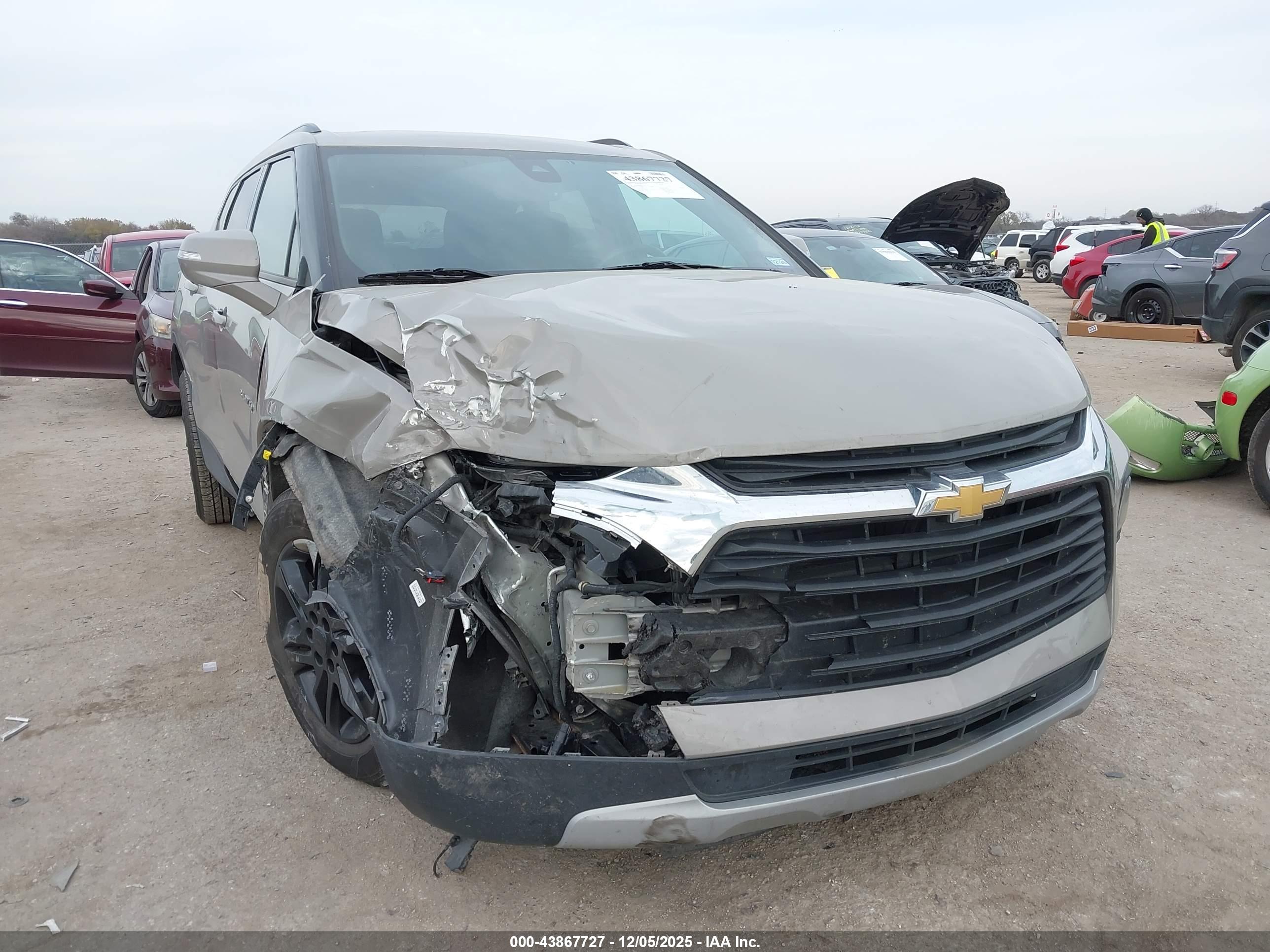 CHEVROLET BLAZER image 6