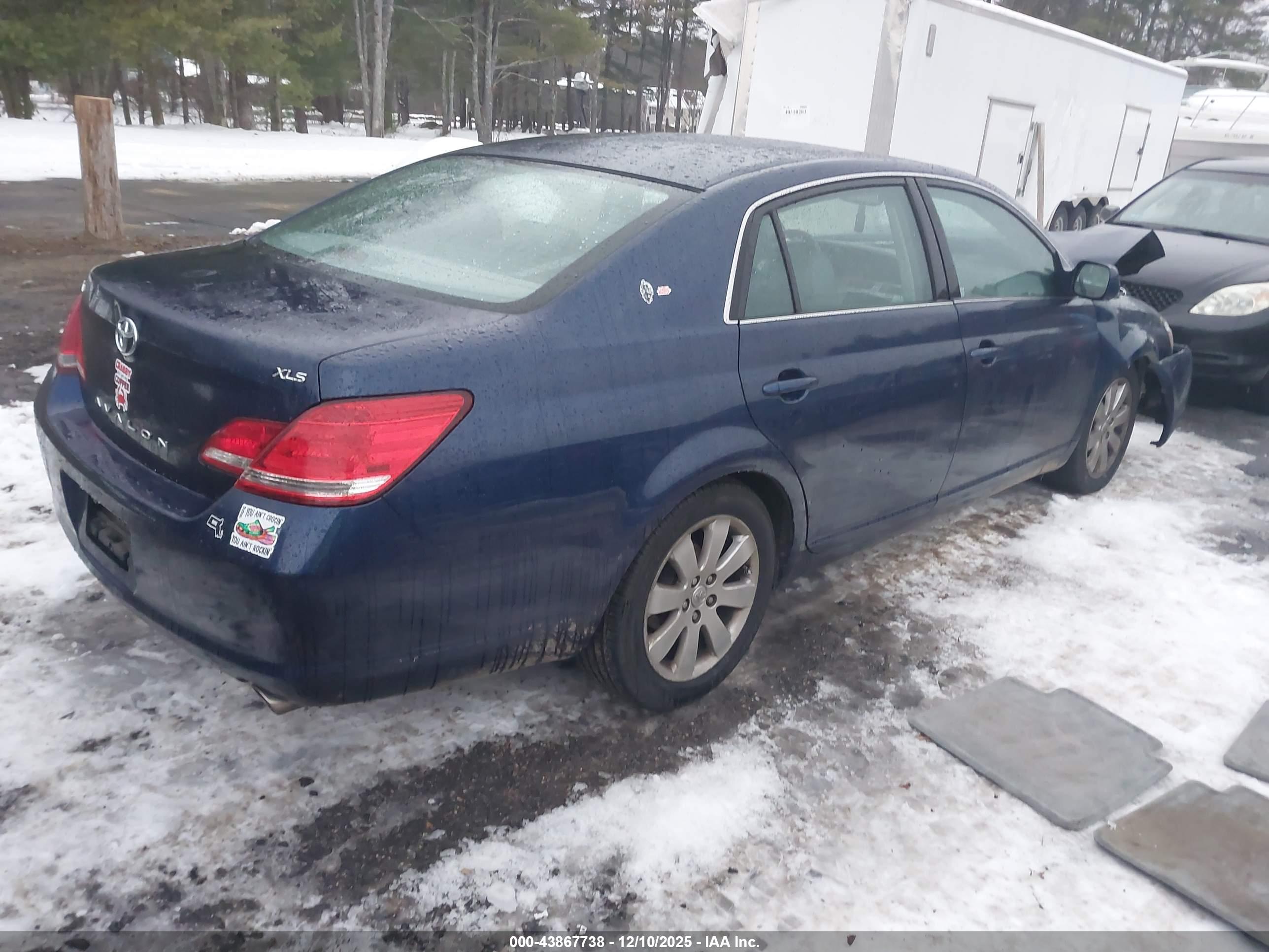 TOYOTA AVALON image 4