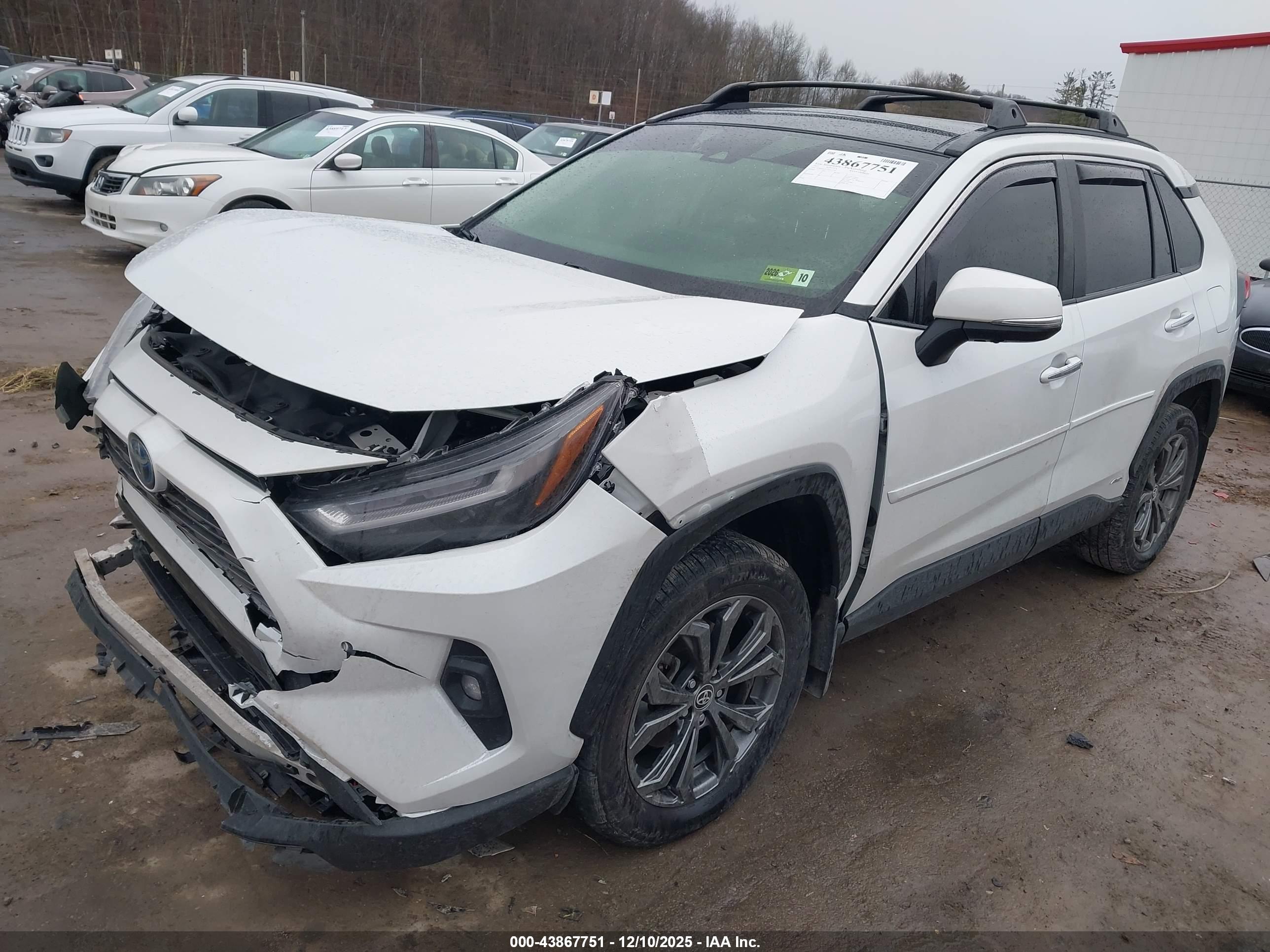 TOYOTA RAV4 image 2
