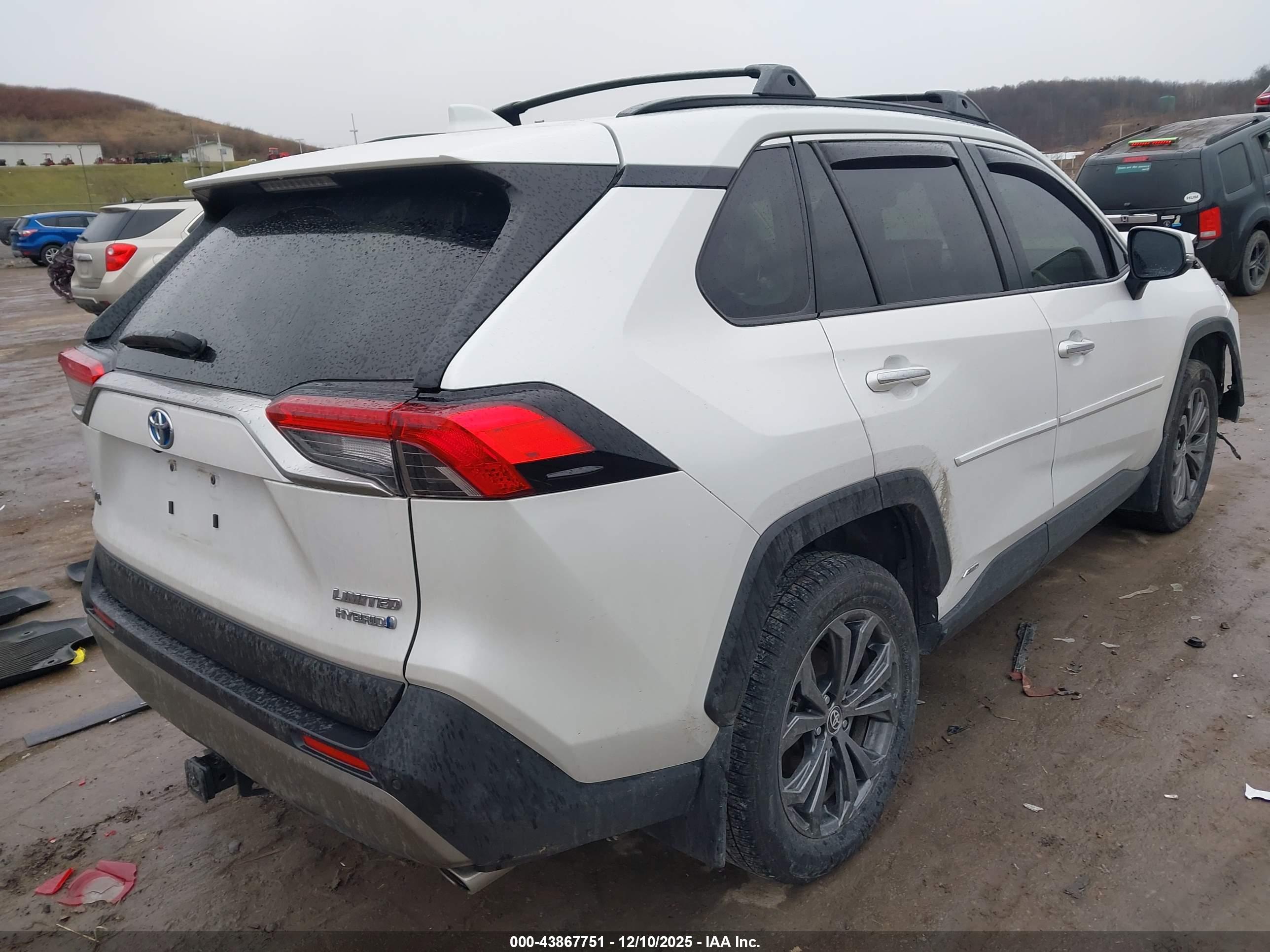 TOYOTA RAV4 image 4