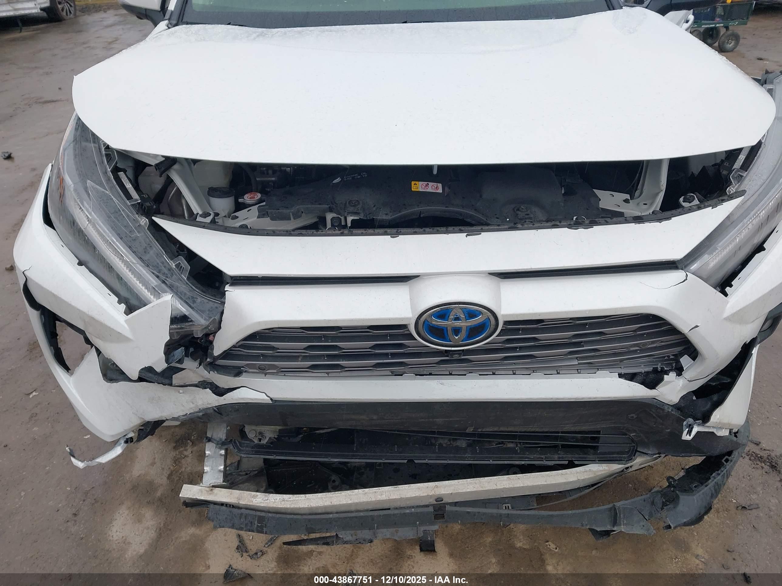 TOYOTA RAV4 image 6