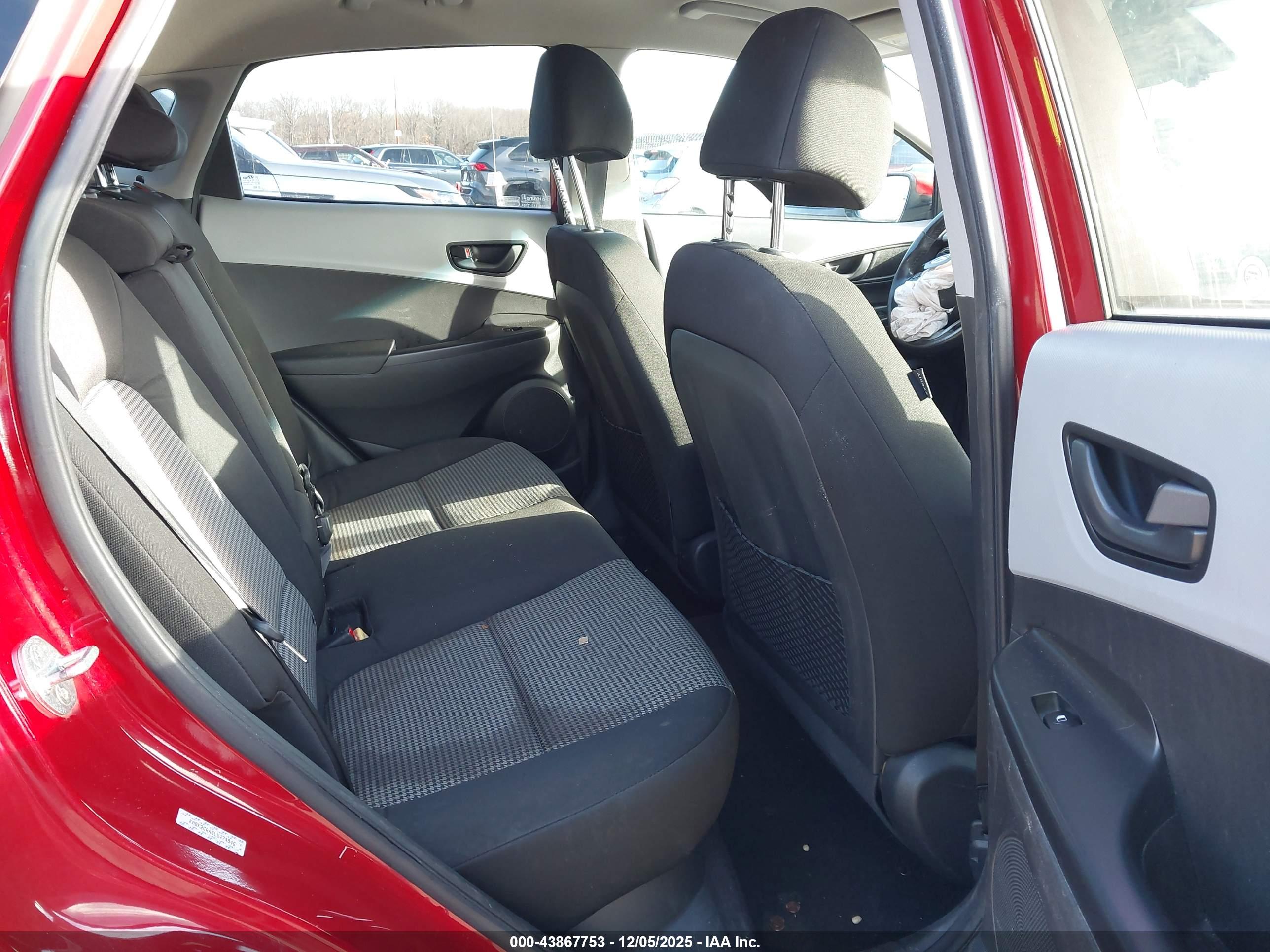 HYUNDAI KONA image 8