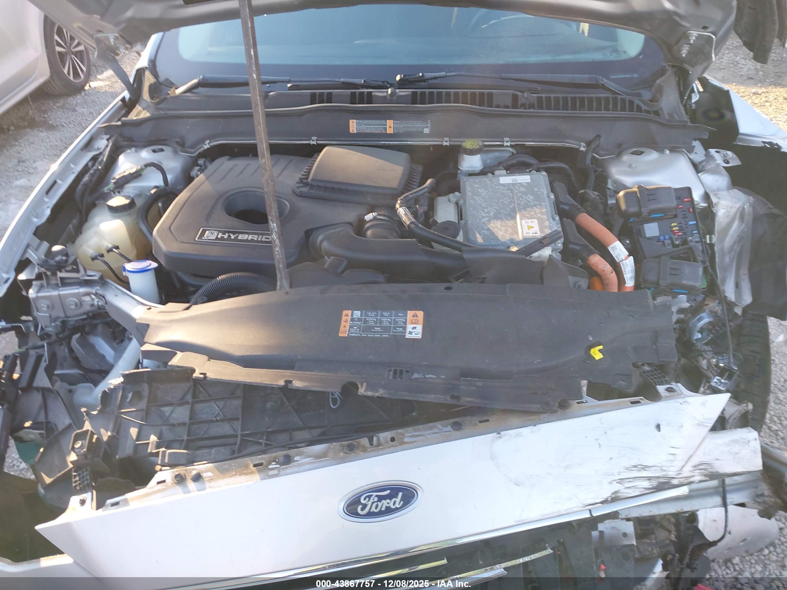 FORD FUSION image 10