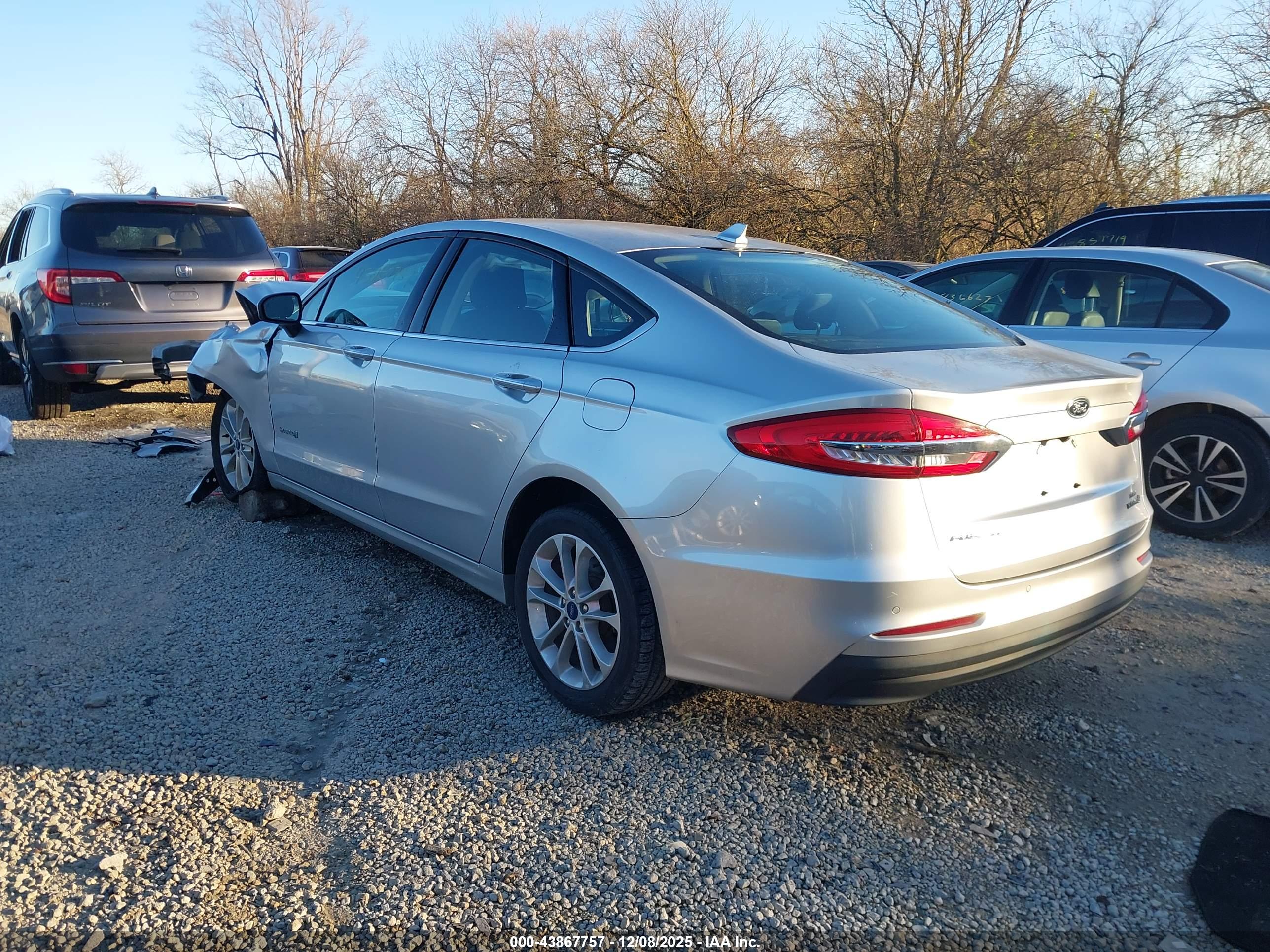 FORD FUSION image 3