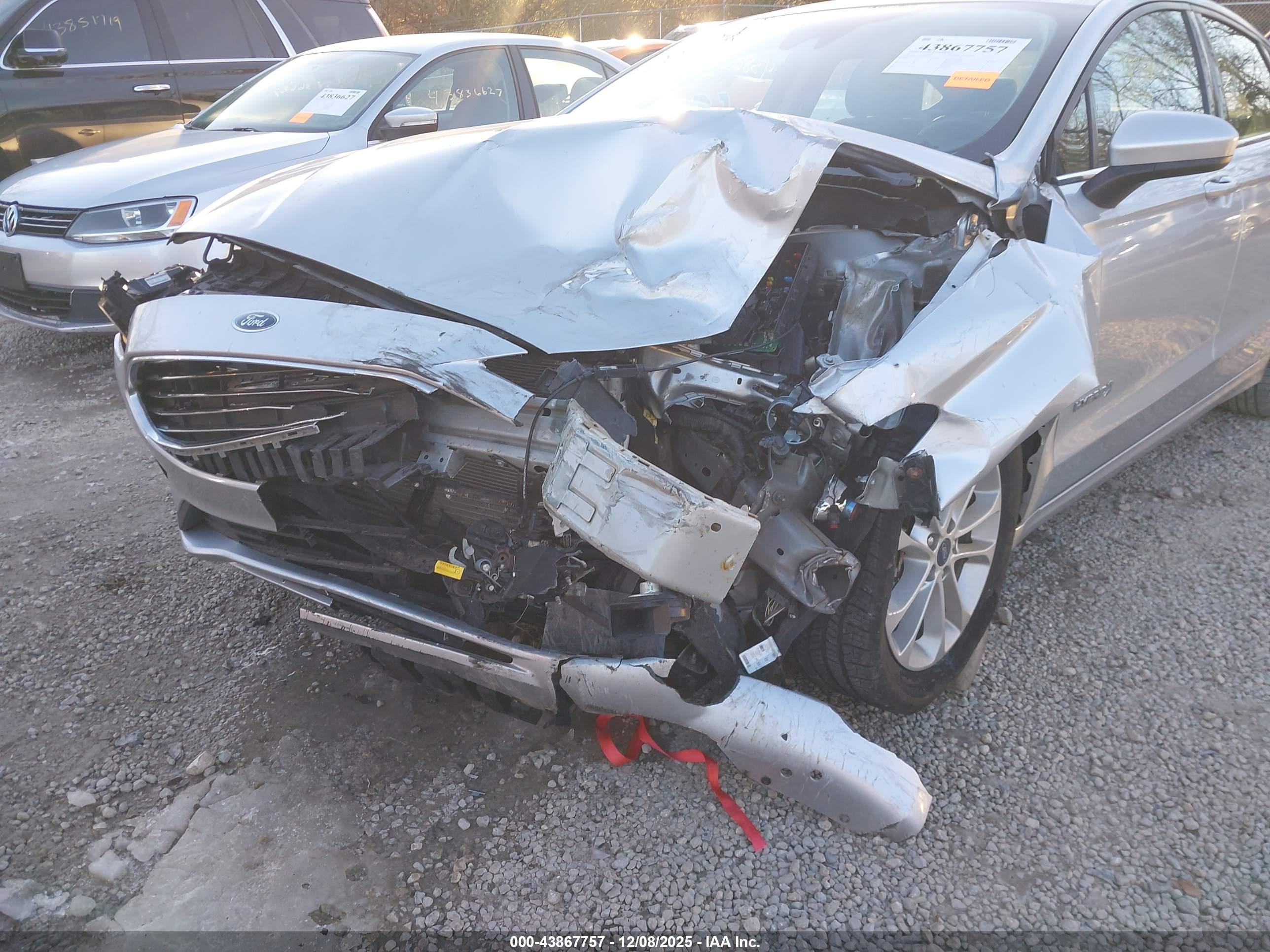 FORD FUSION image 6