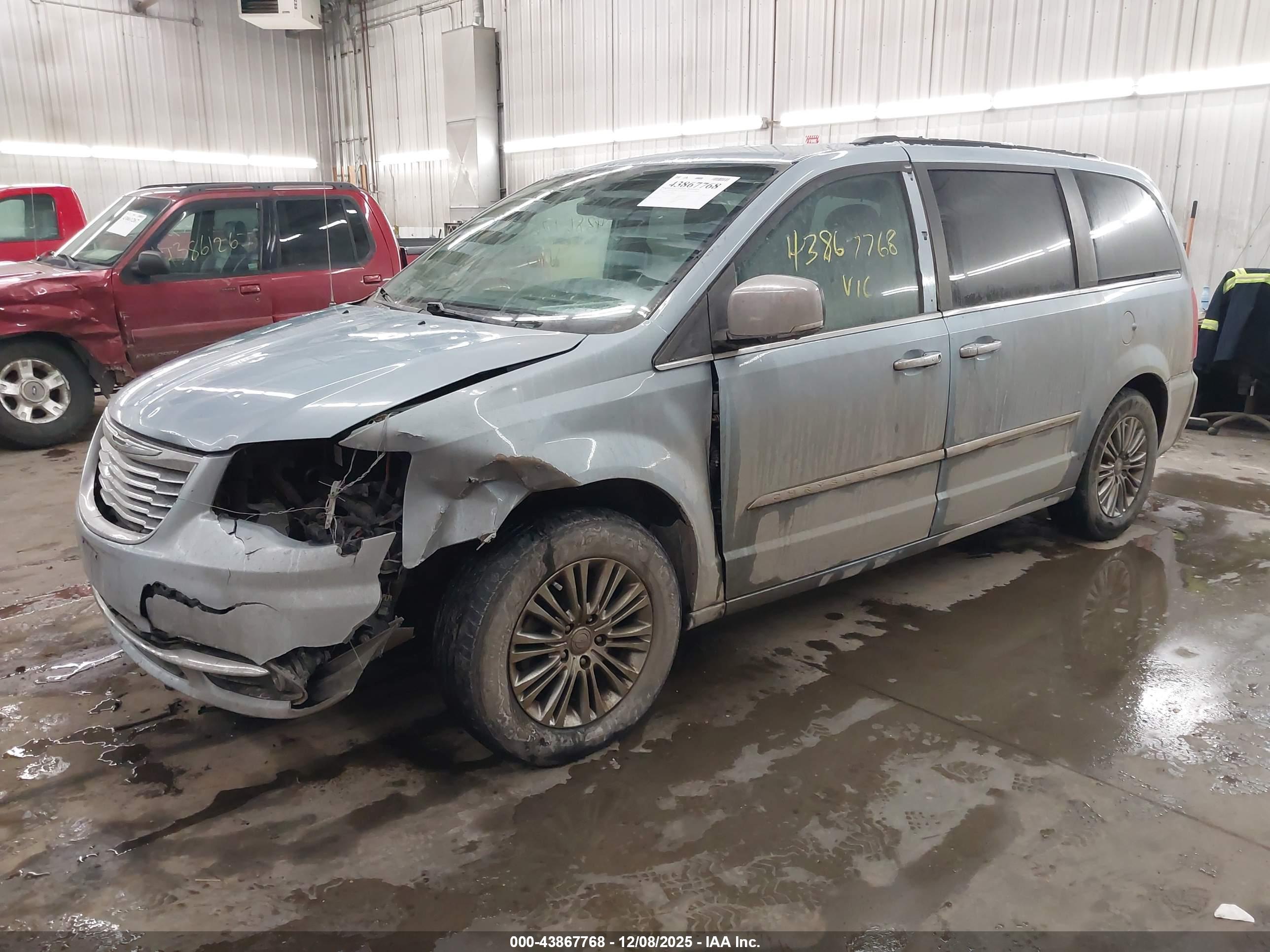 CHRYSLER TOWN image 2