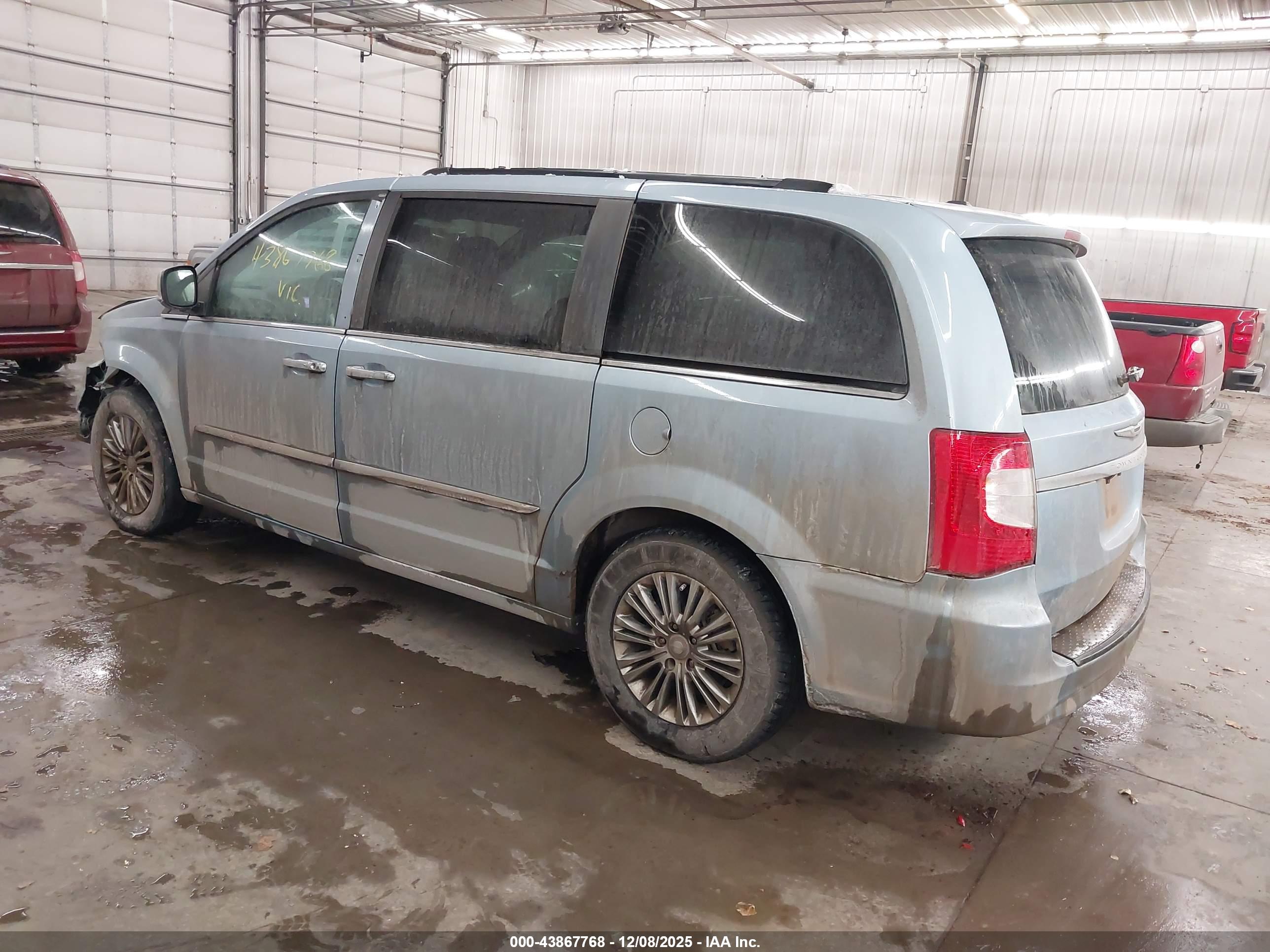 CHRYSLER TOWN image 3