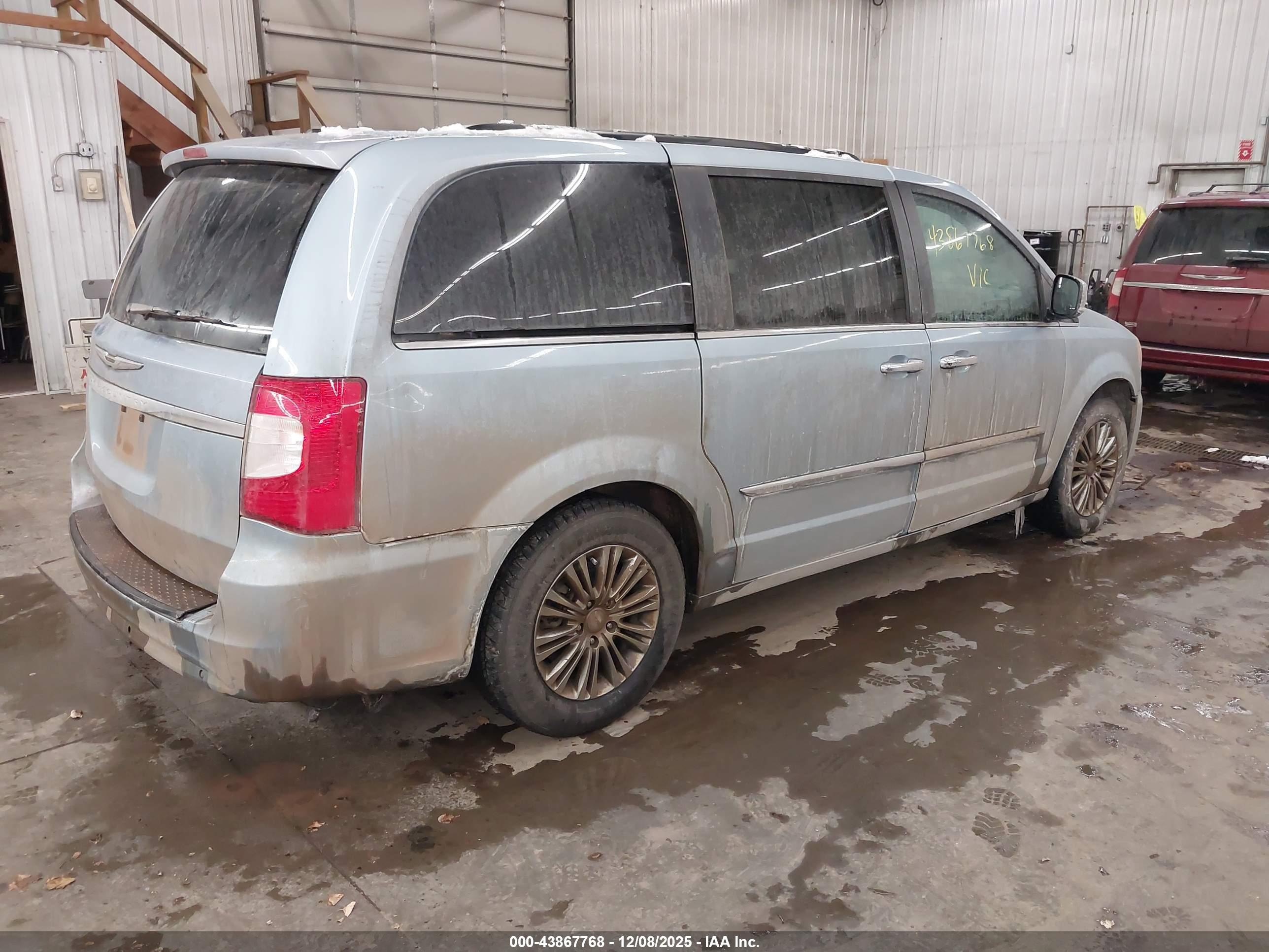 CHRYSLER TOWN image 4
