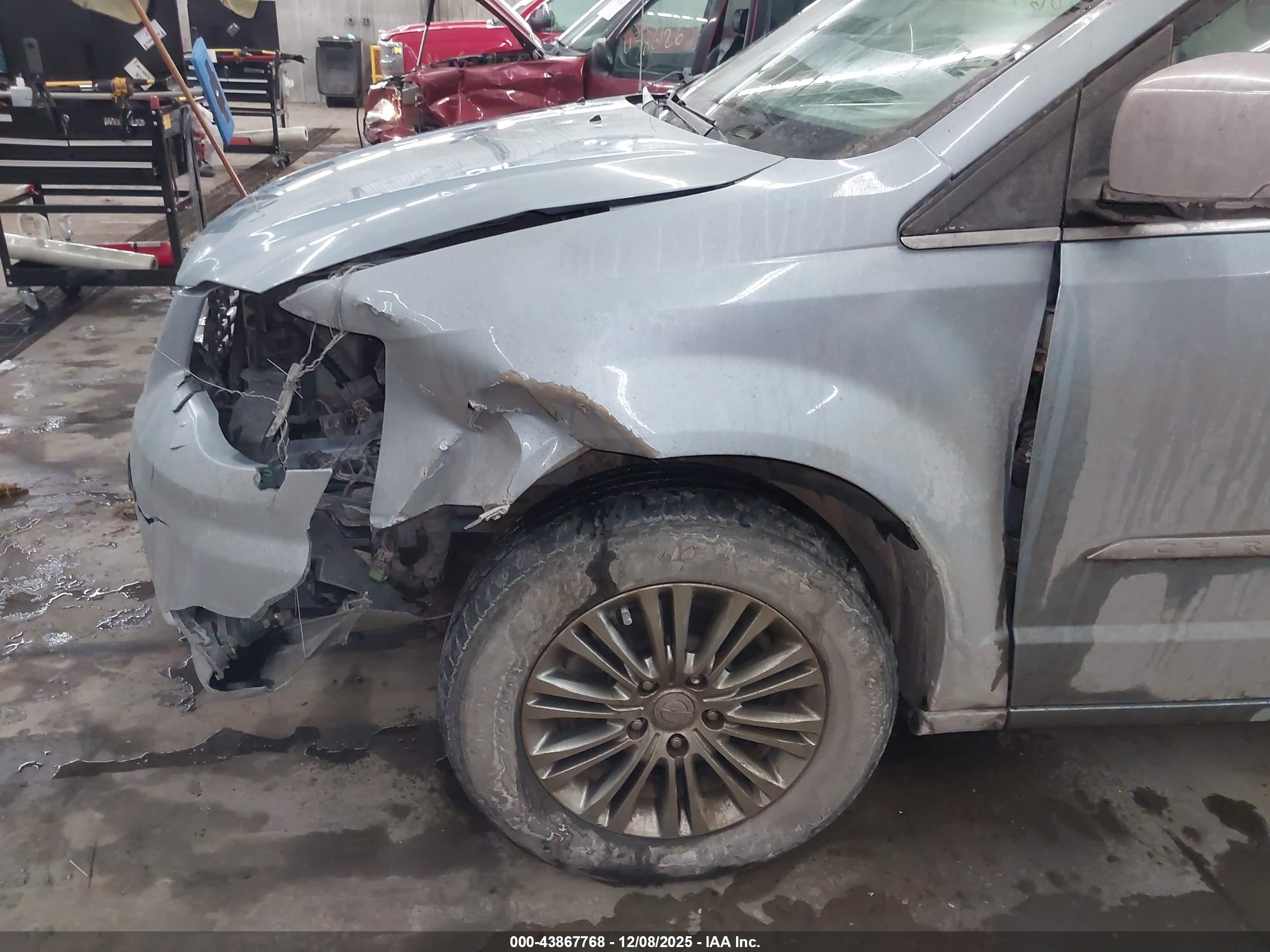 CHRYSLER TOWN image 6