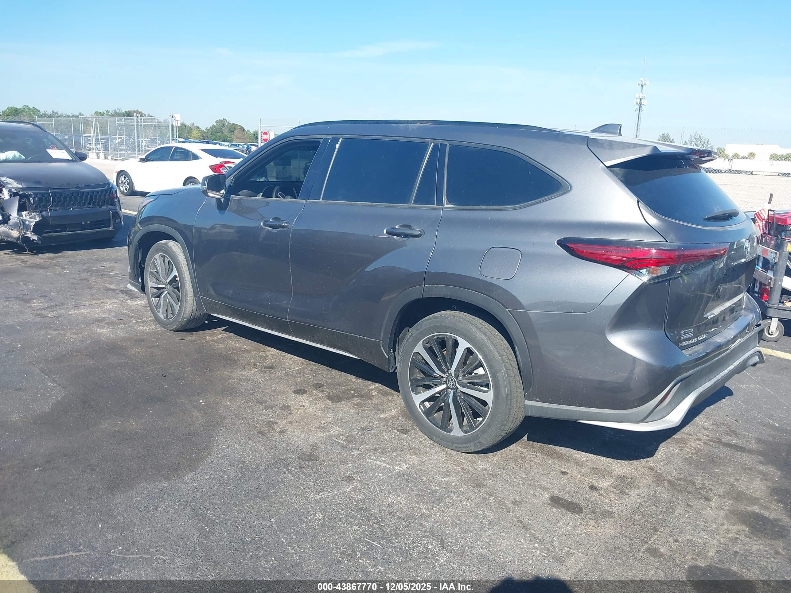 TOYOTA HIGHLANDER image 3