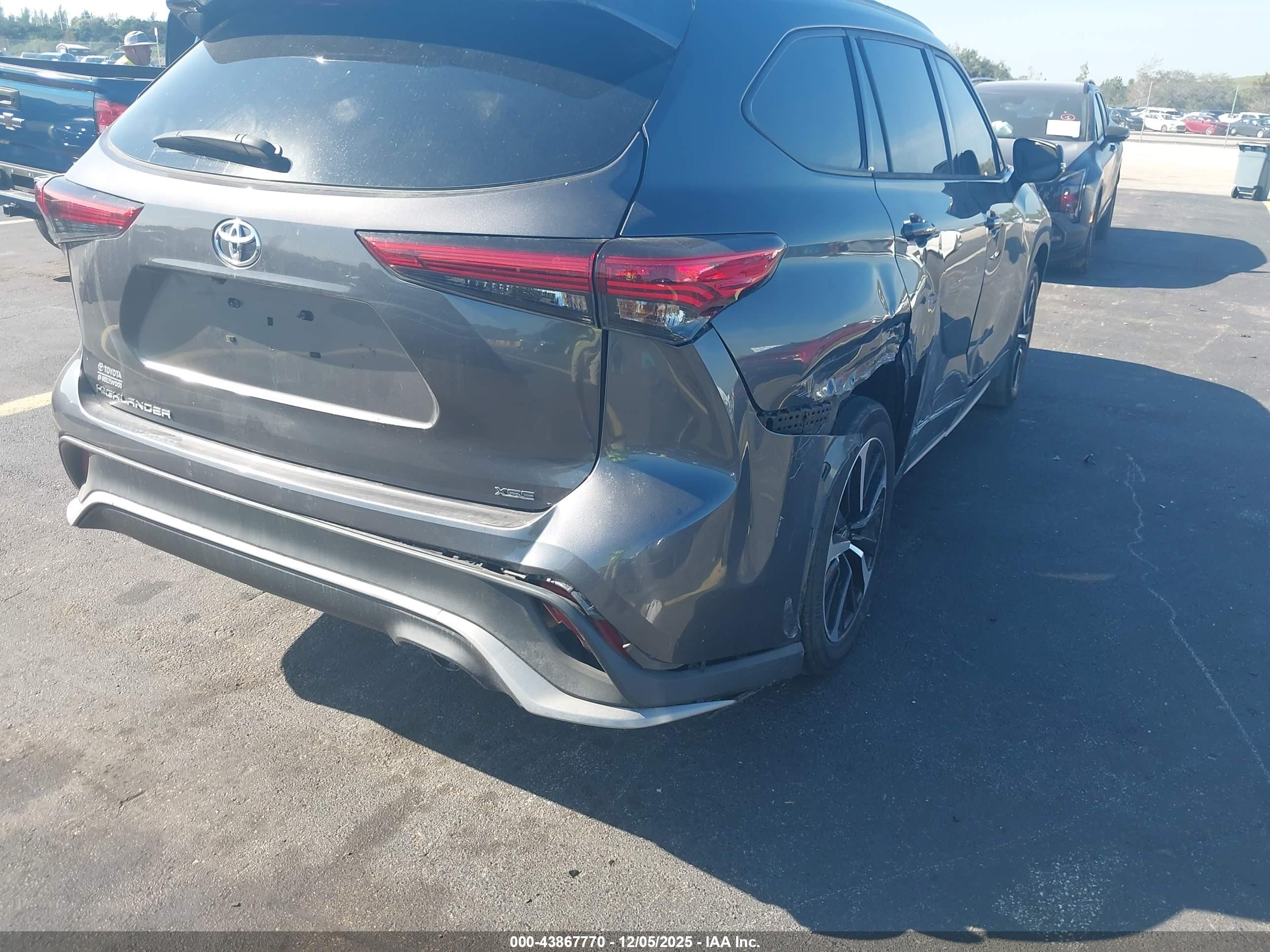 TOYOTA HIGHLANDER image 6