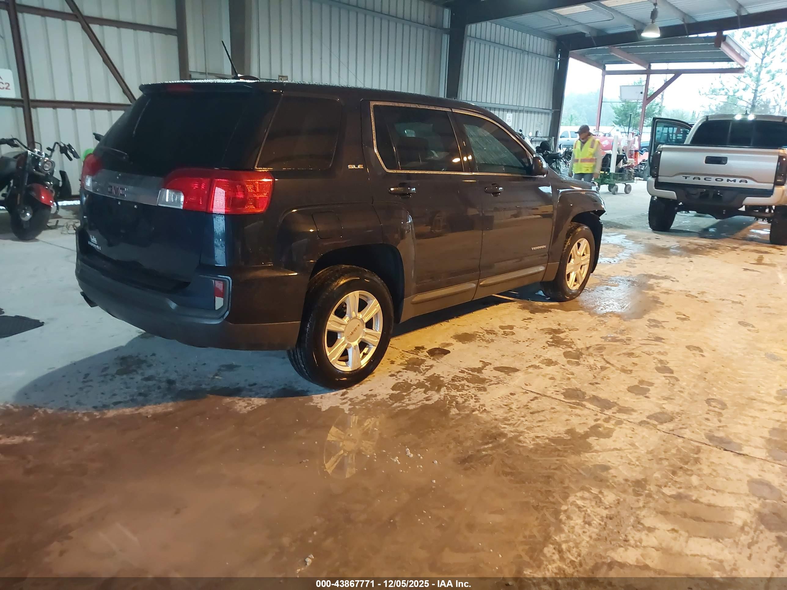 GMC TERRAIN image 4