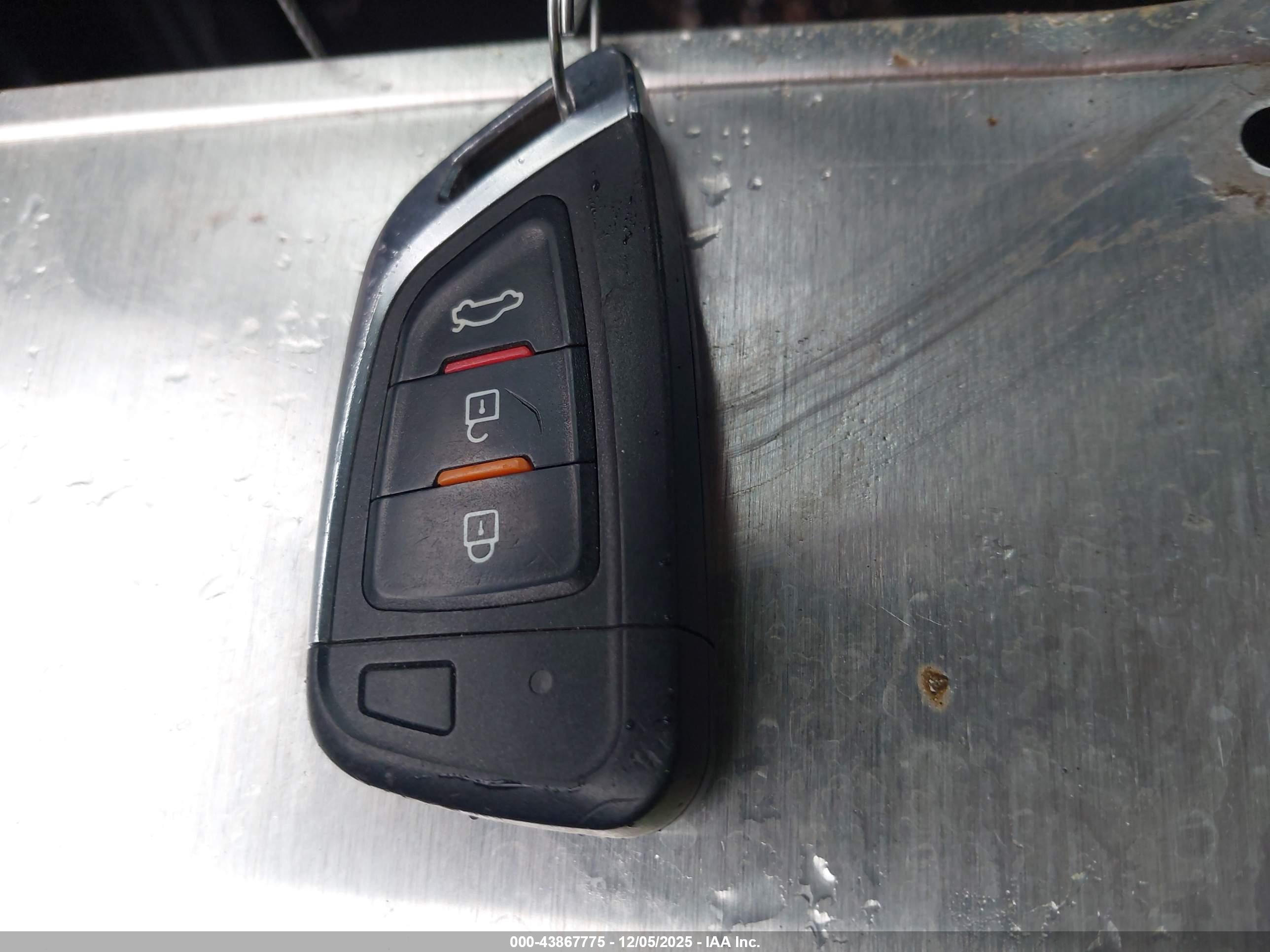 CADILLAC XTS image 11