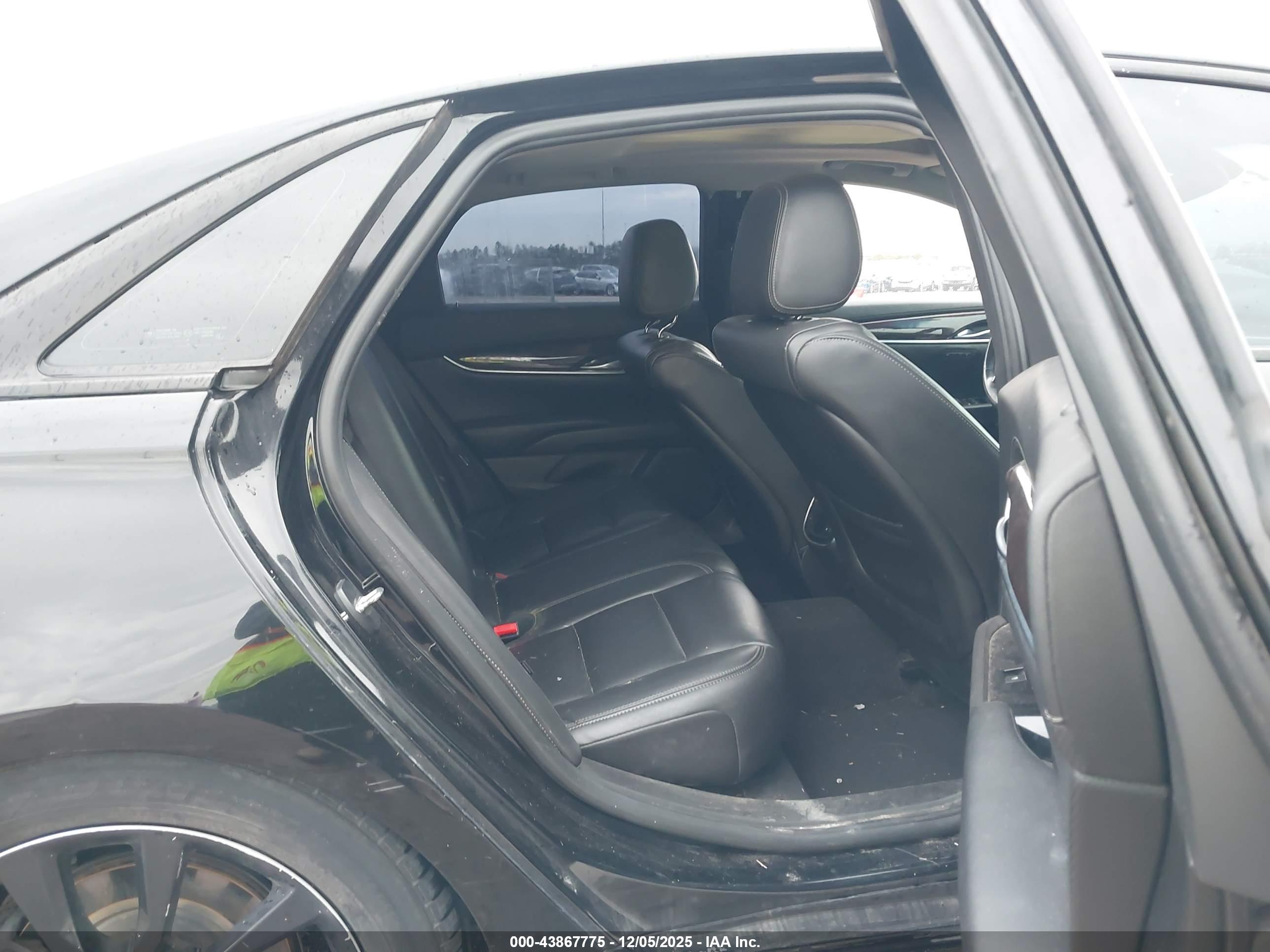 CADILLAC XTS image 8