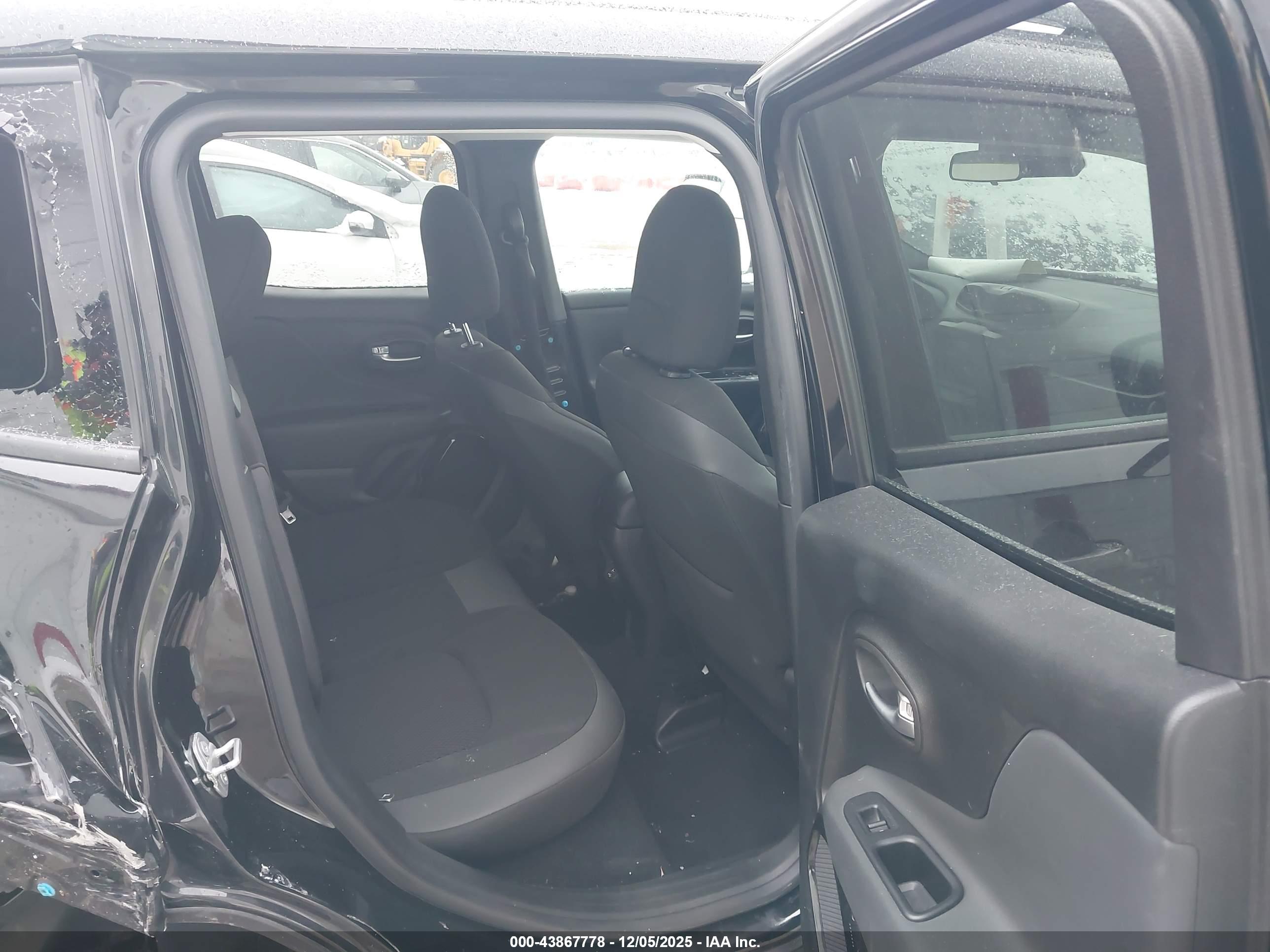 JEEP RENEGADE image 8